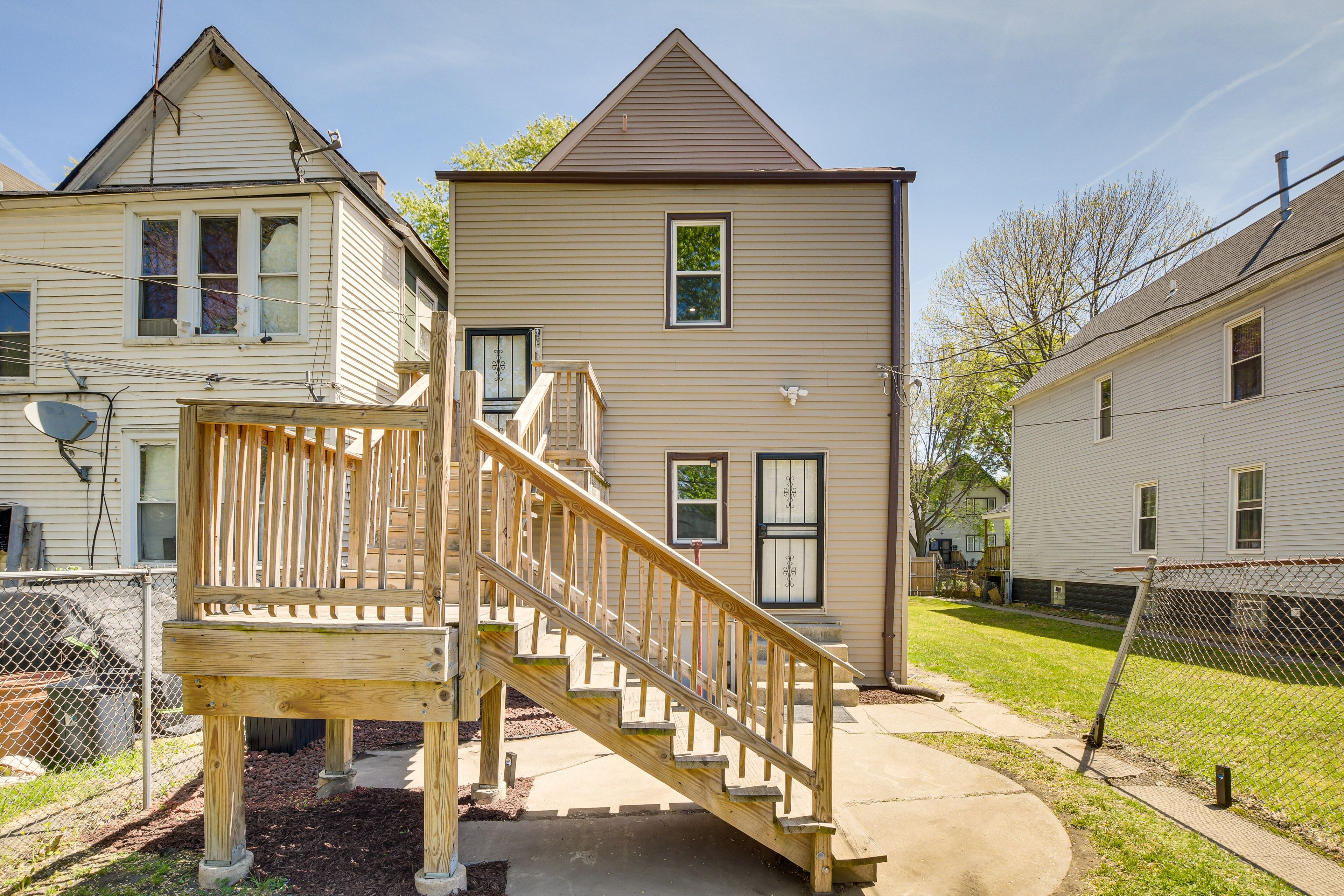 Apartment Exterior | Shared Backyard