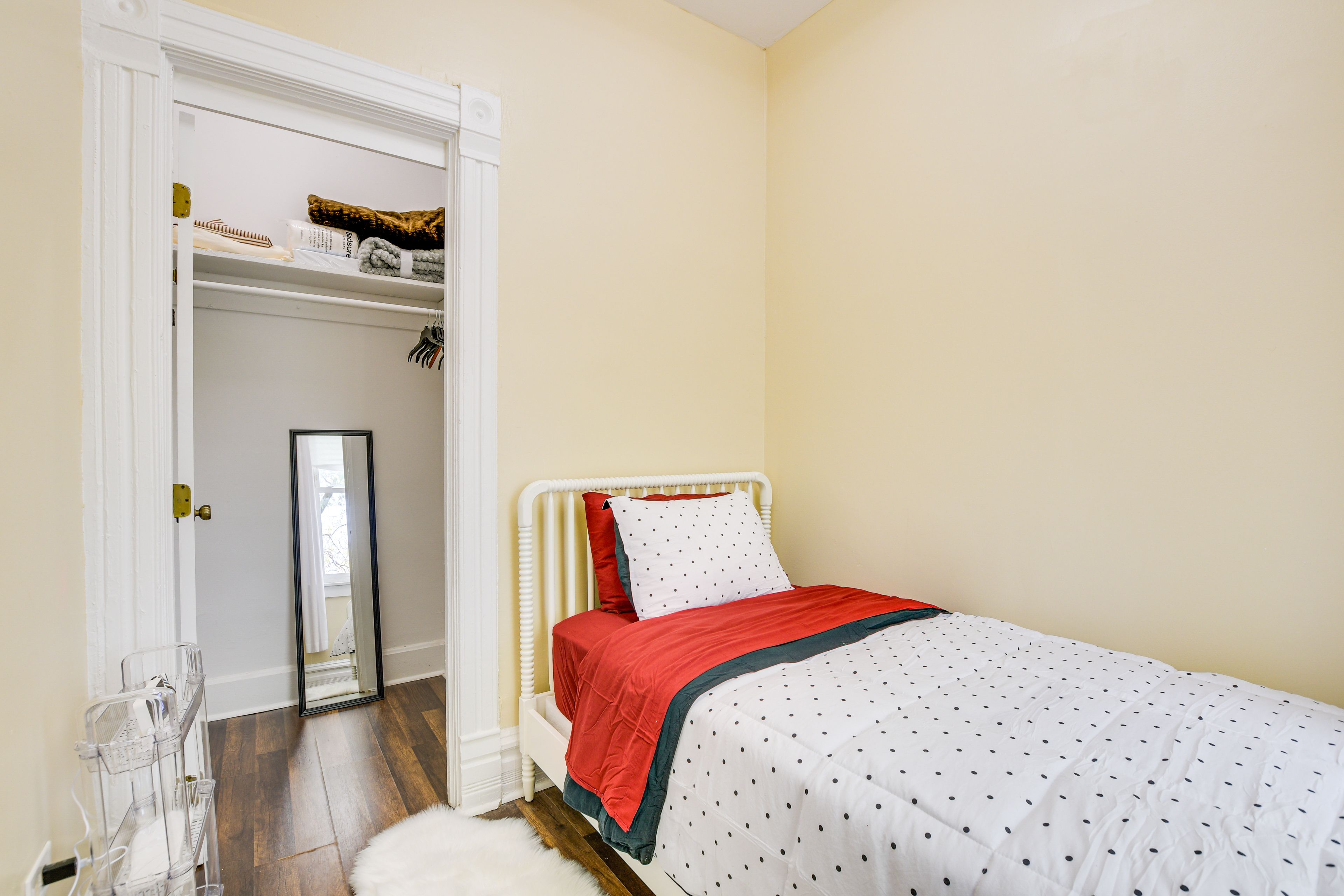 Bedroom 1 | Twin Bed