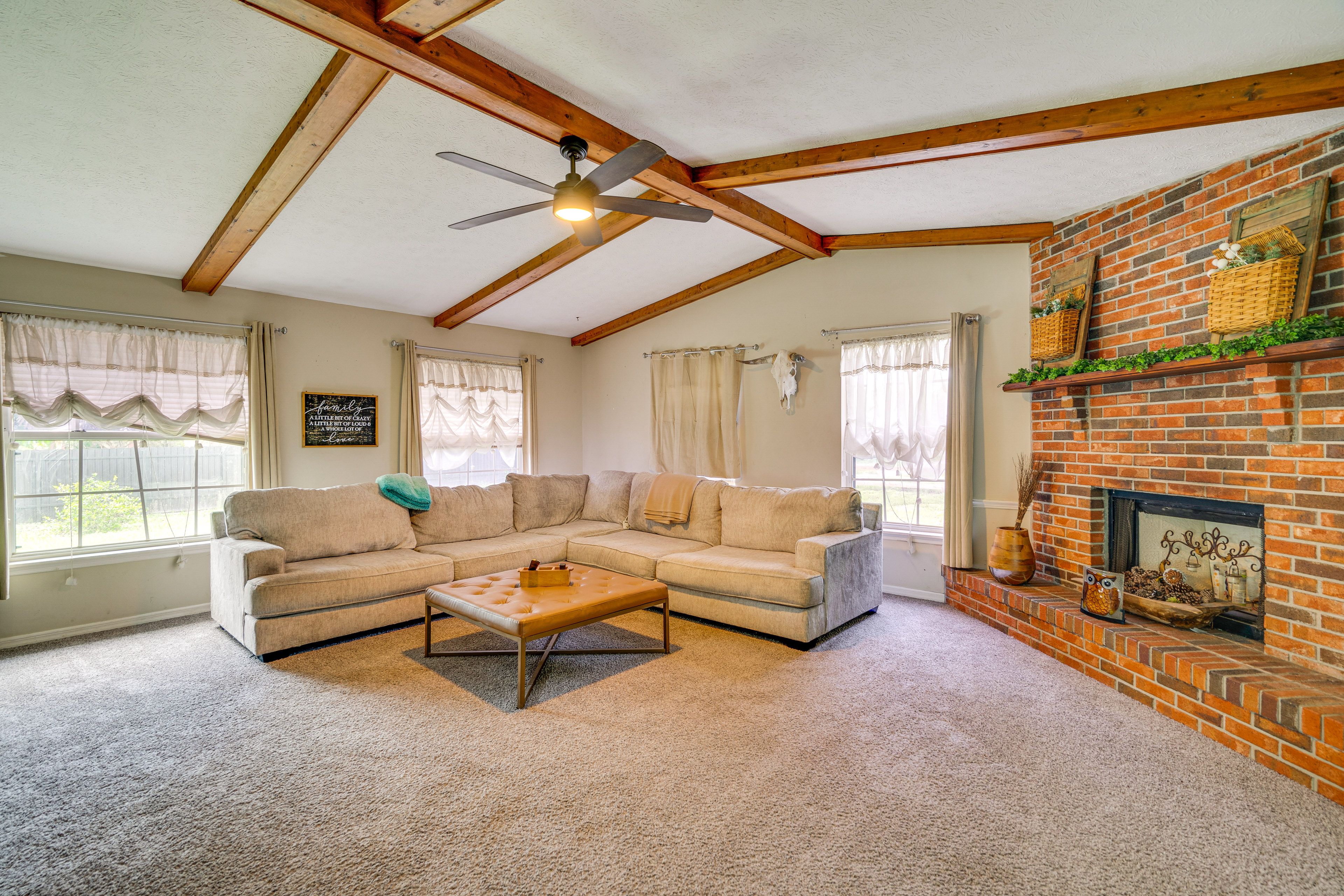 Living Room | 1st Floor | Smart TV | Central Heating & A/C | Free WiFi