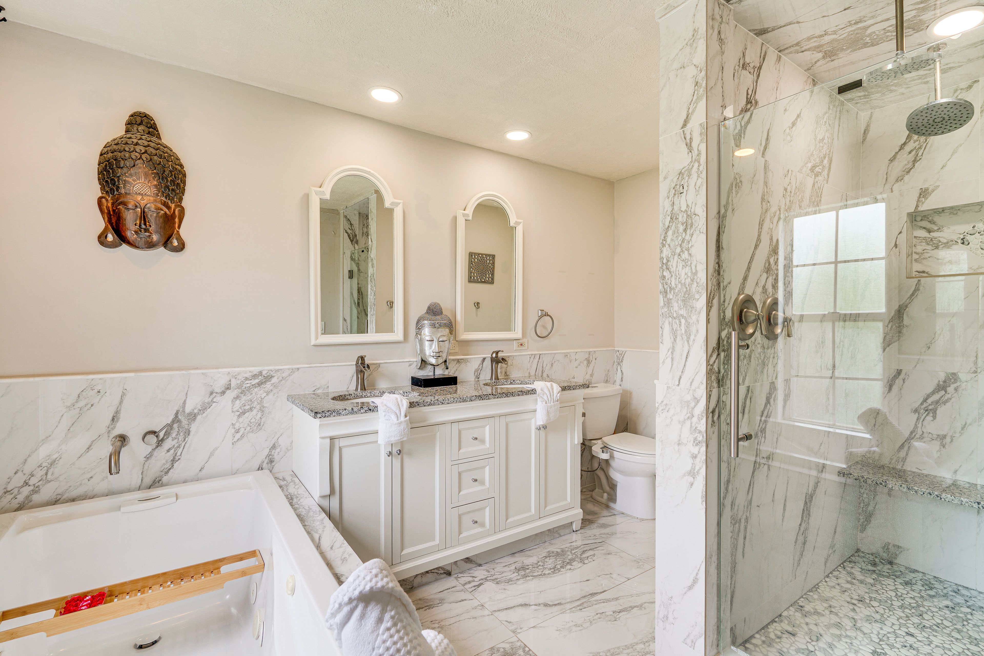 Full Bathroom | 2nd Floor