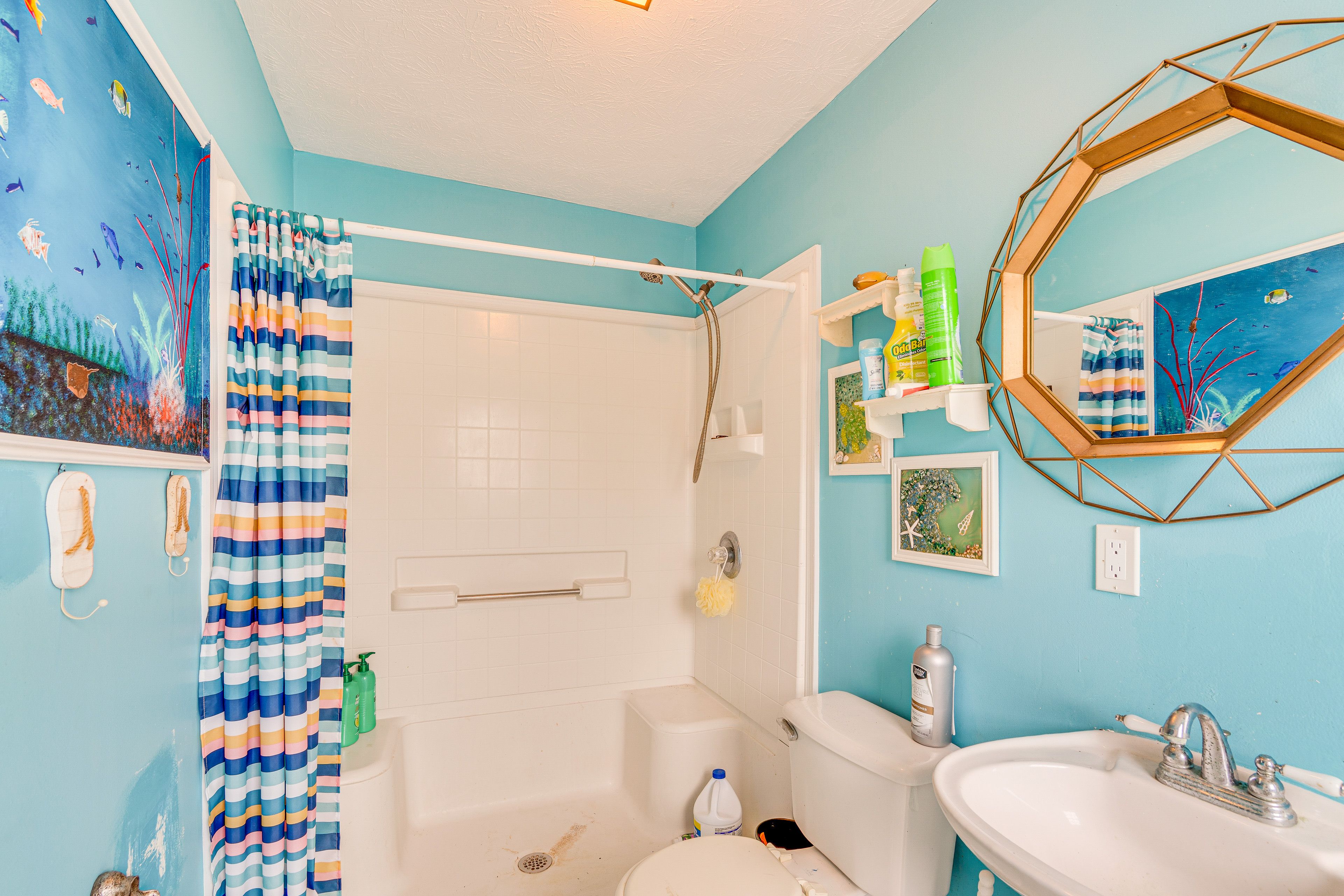 Full Bathroom | 2nd Floor
