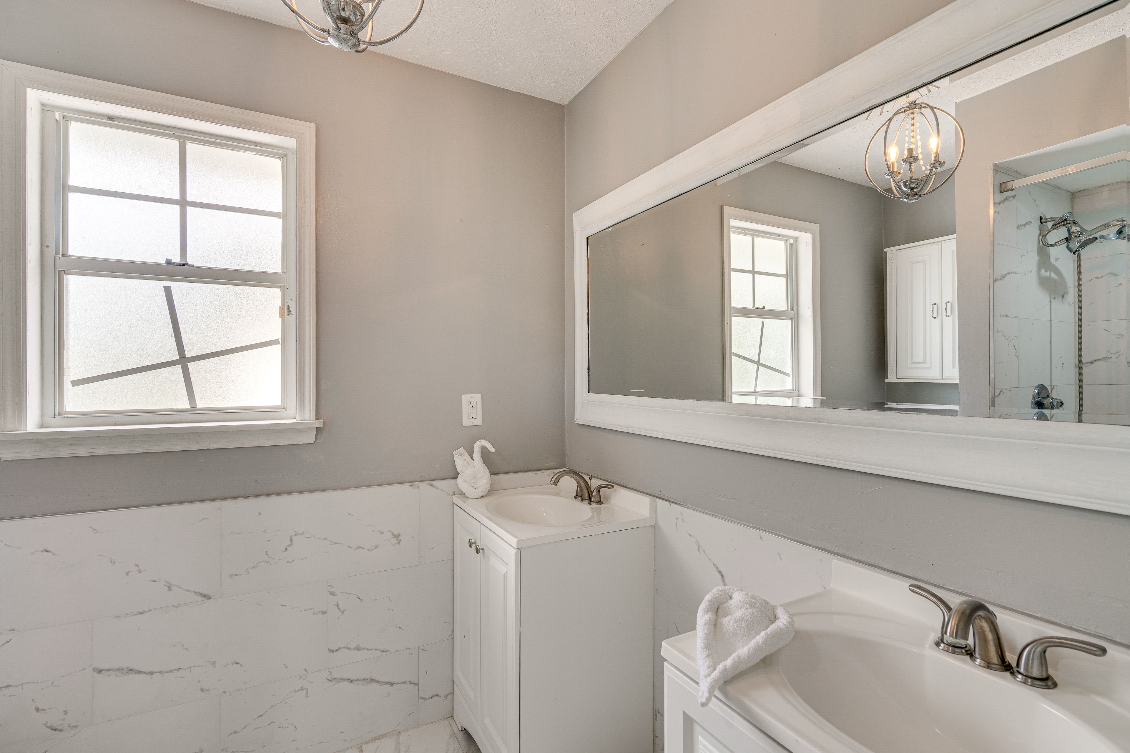Full Bathroom | 2nd Floor