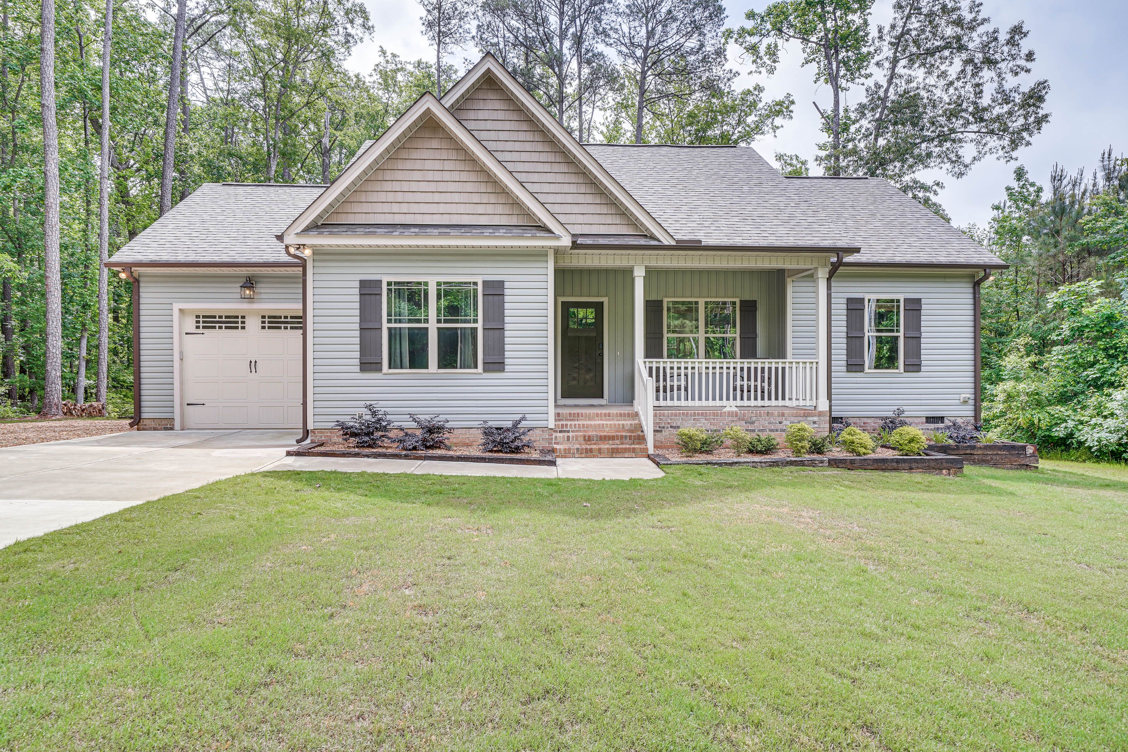 Littleton Vacation Rental | 3BR | 2BA | 1,235 Sq Ft | 5 Steps to Enter
