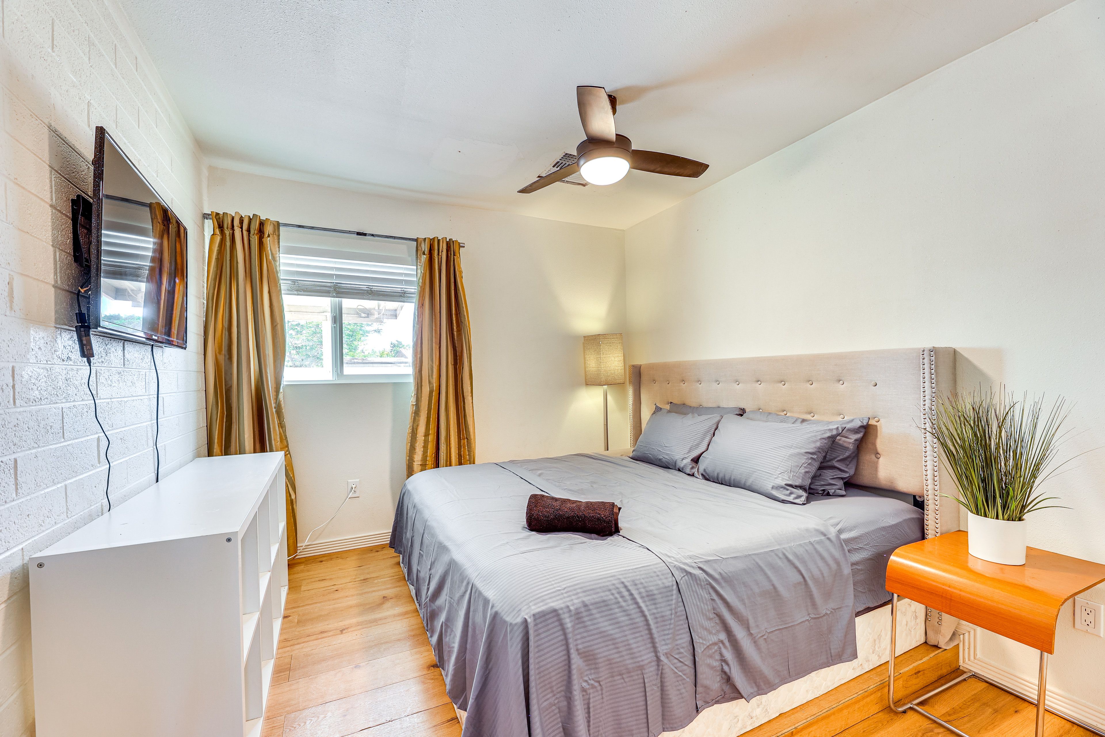 Bedroom 2 | King Bed