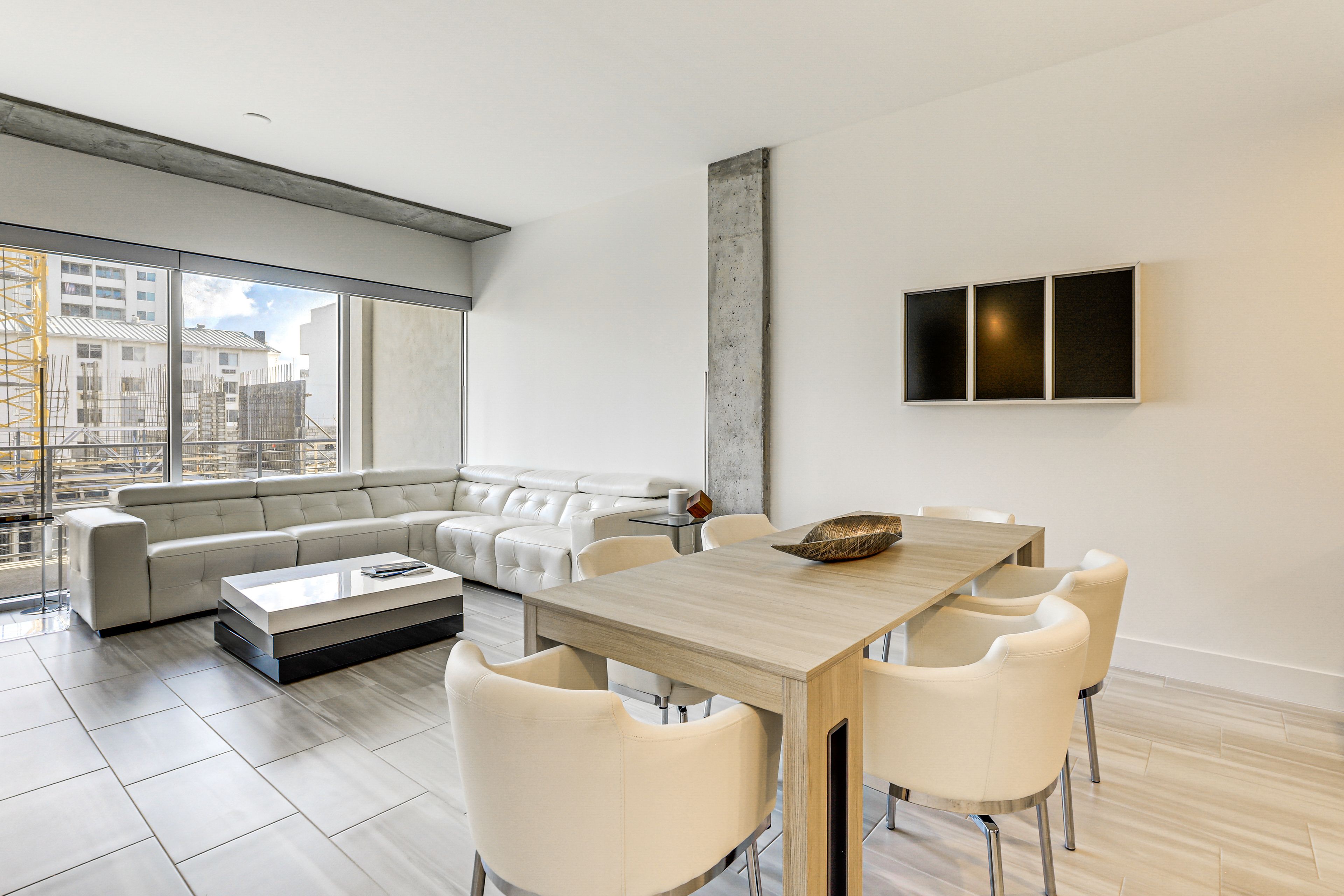Living Area | Dining Table
