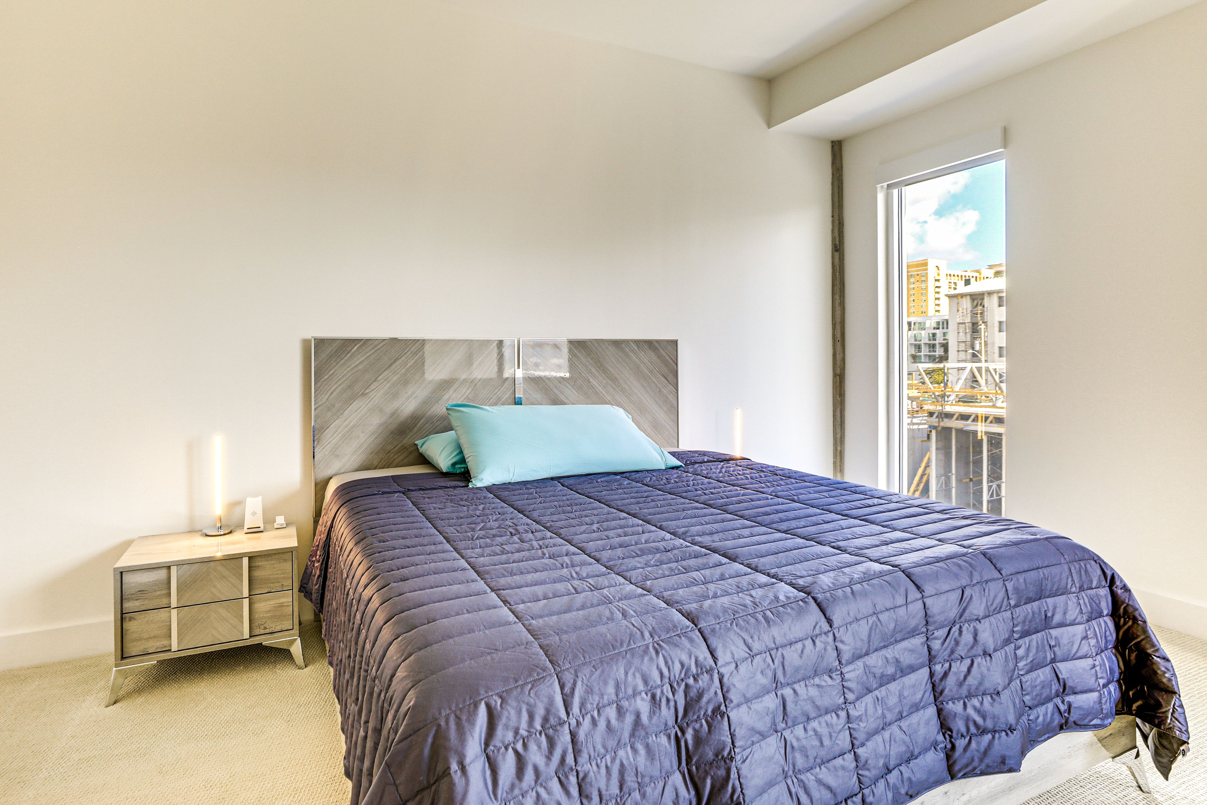 Bedroom | Queen Bed
