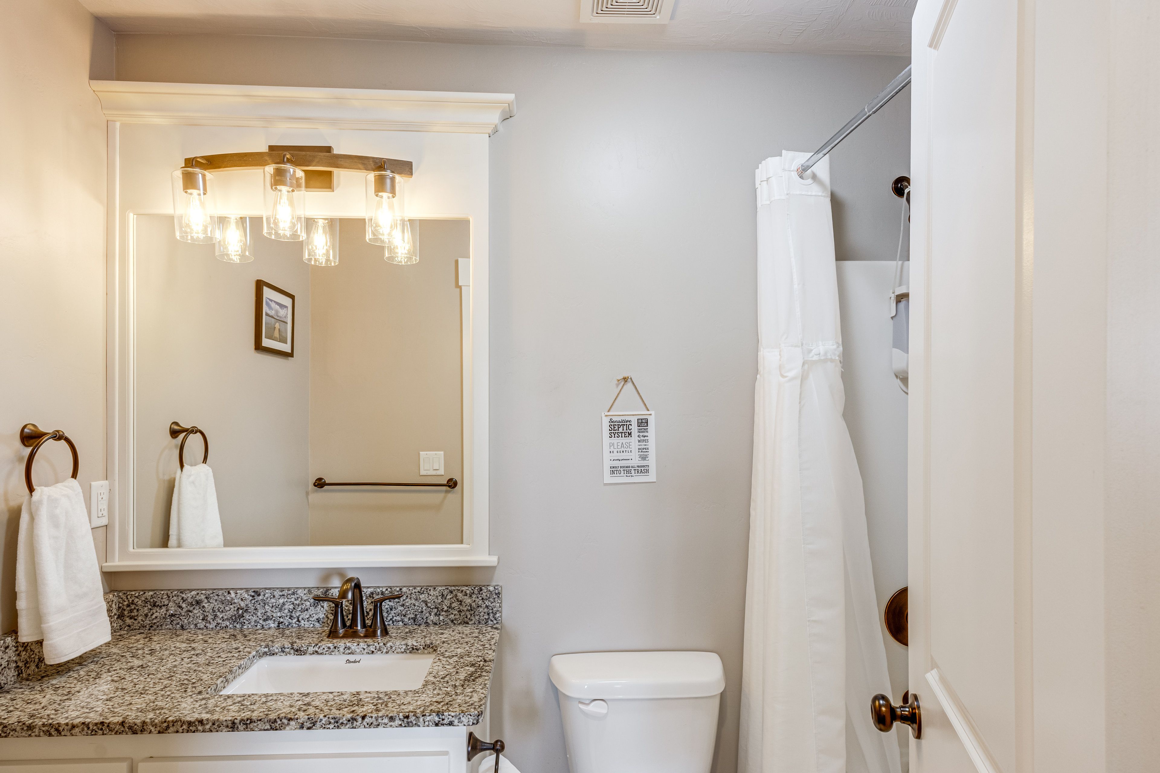 Full Bath | 2nd Floor