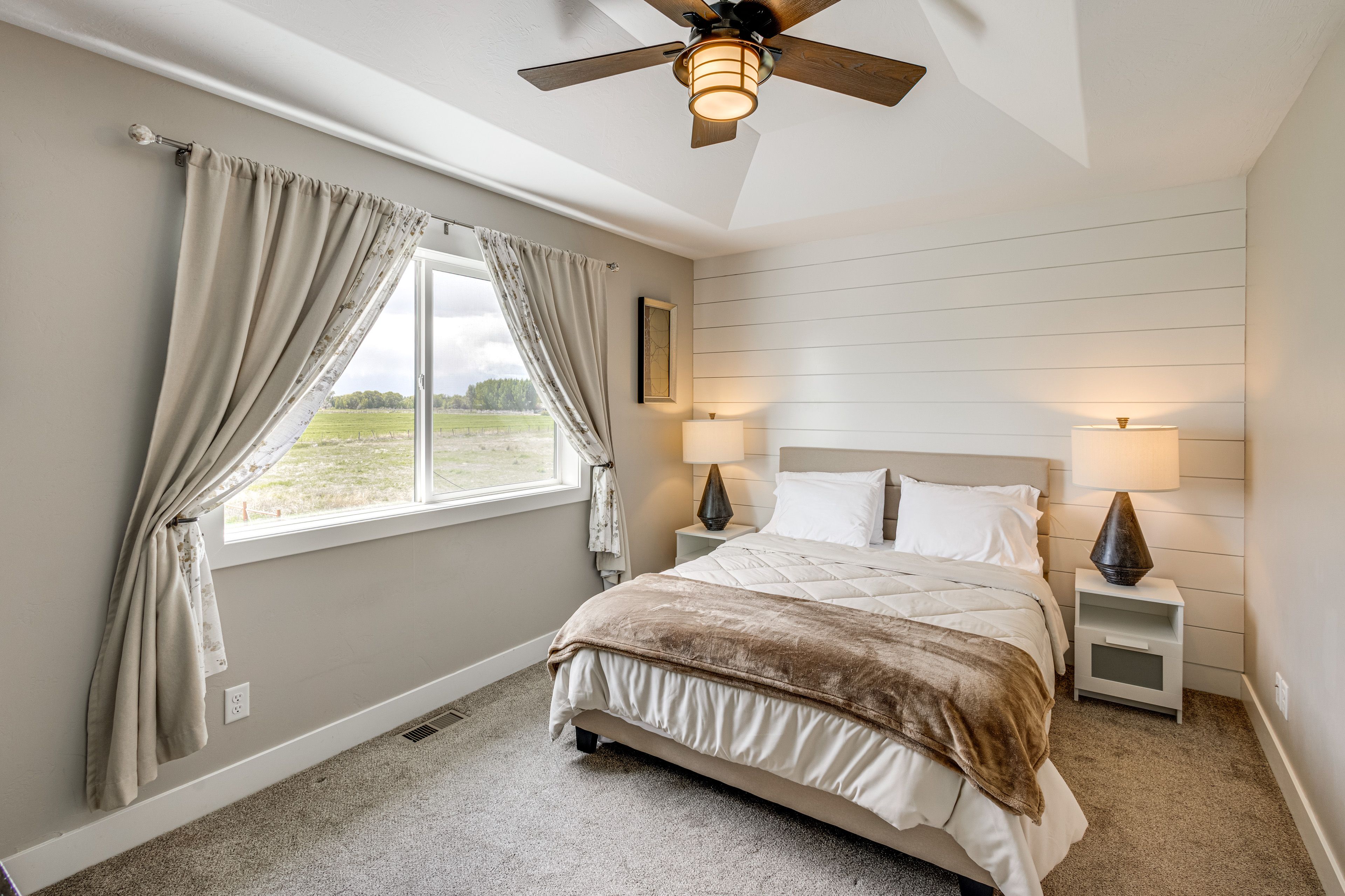Bedroom 1 | Queen Bed | Linens | 2nd Floor
