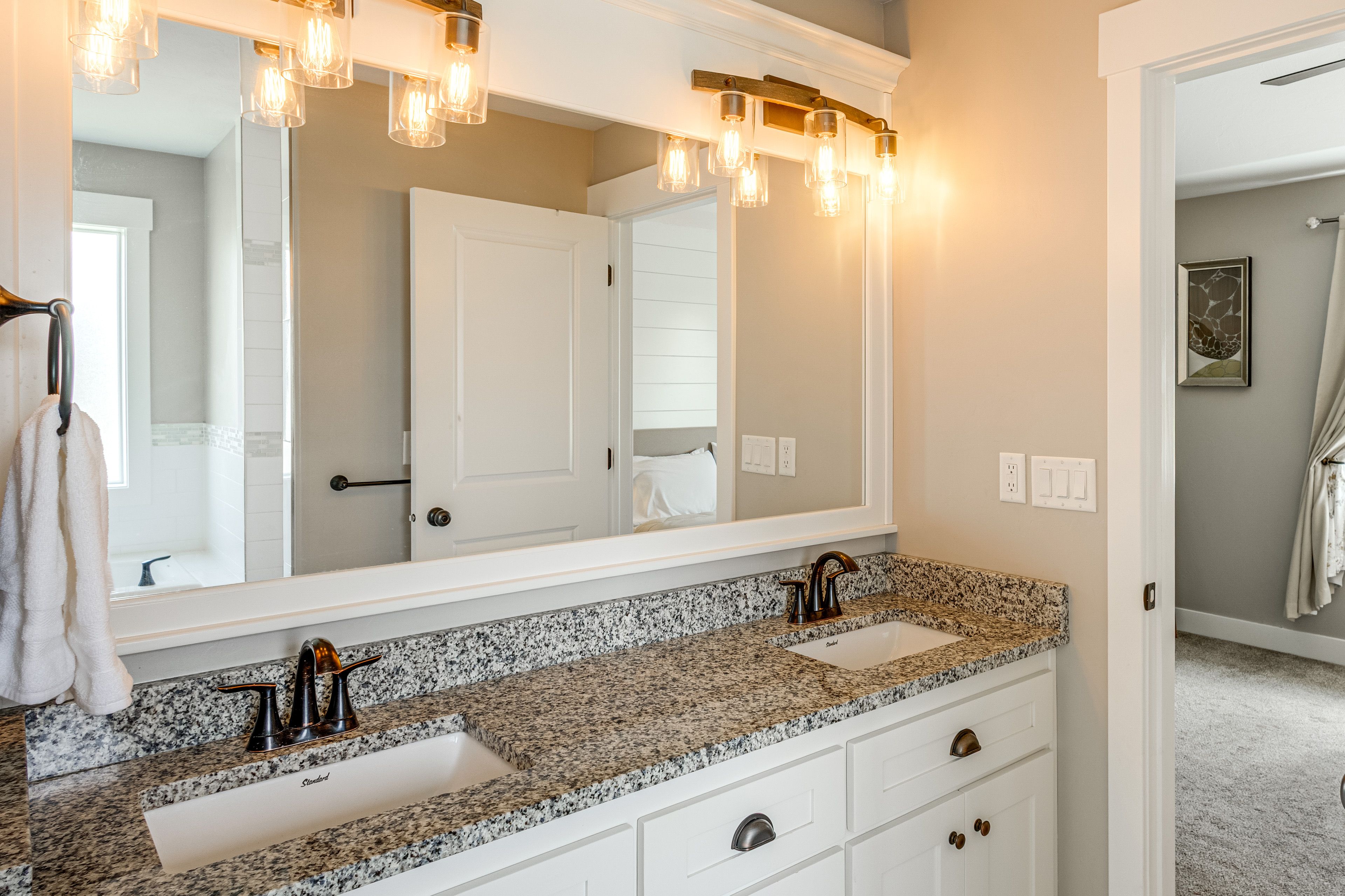 Full Bath | Towels | Hair Dryer | 2nd Floor