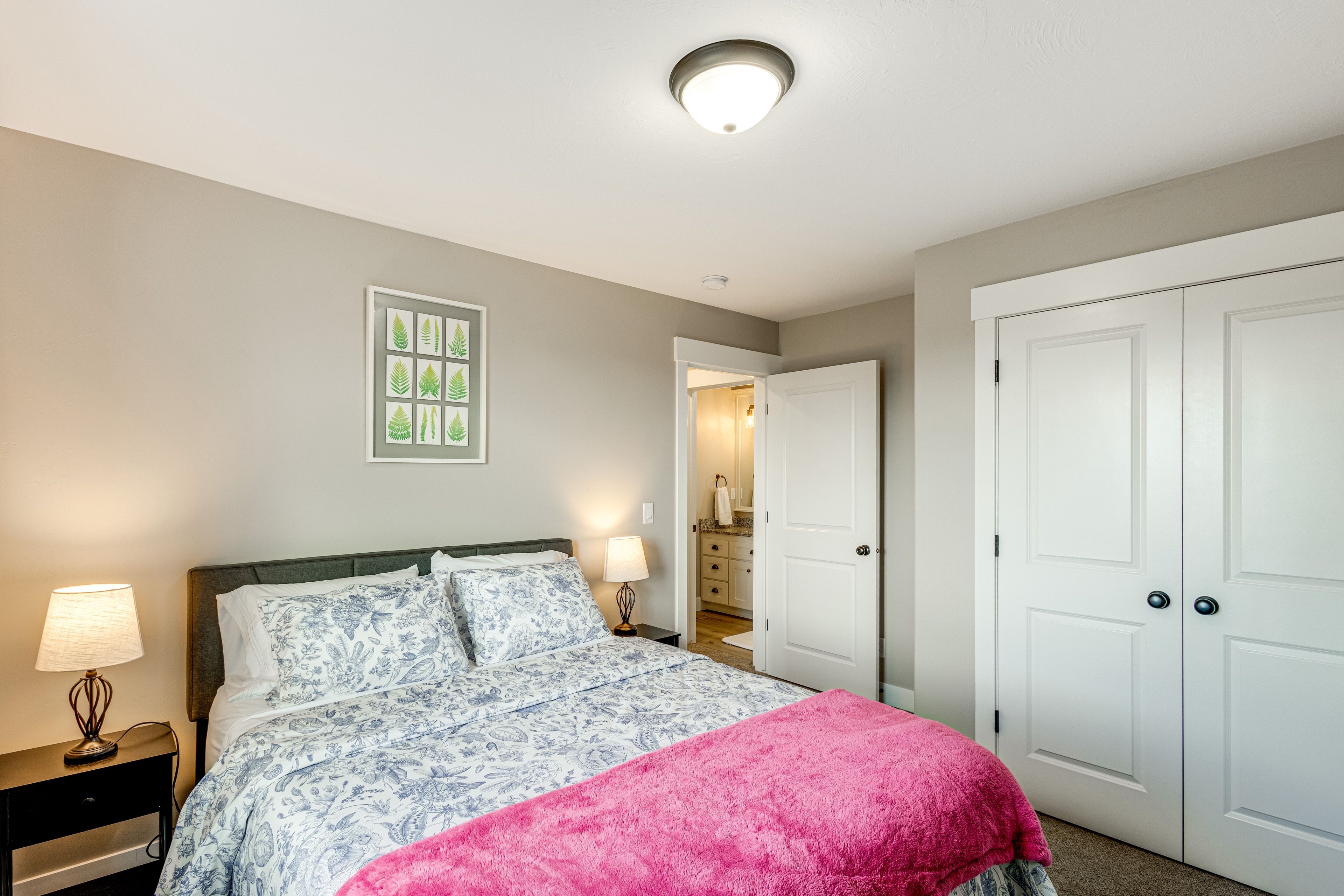 Bedroom 2 | Queen Bed | 2nd Floor