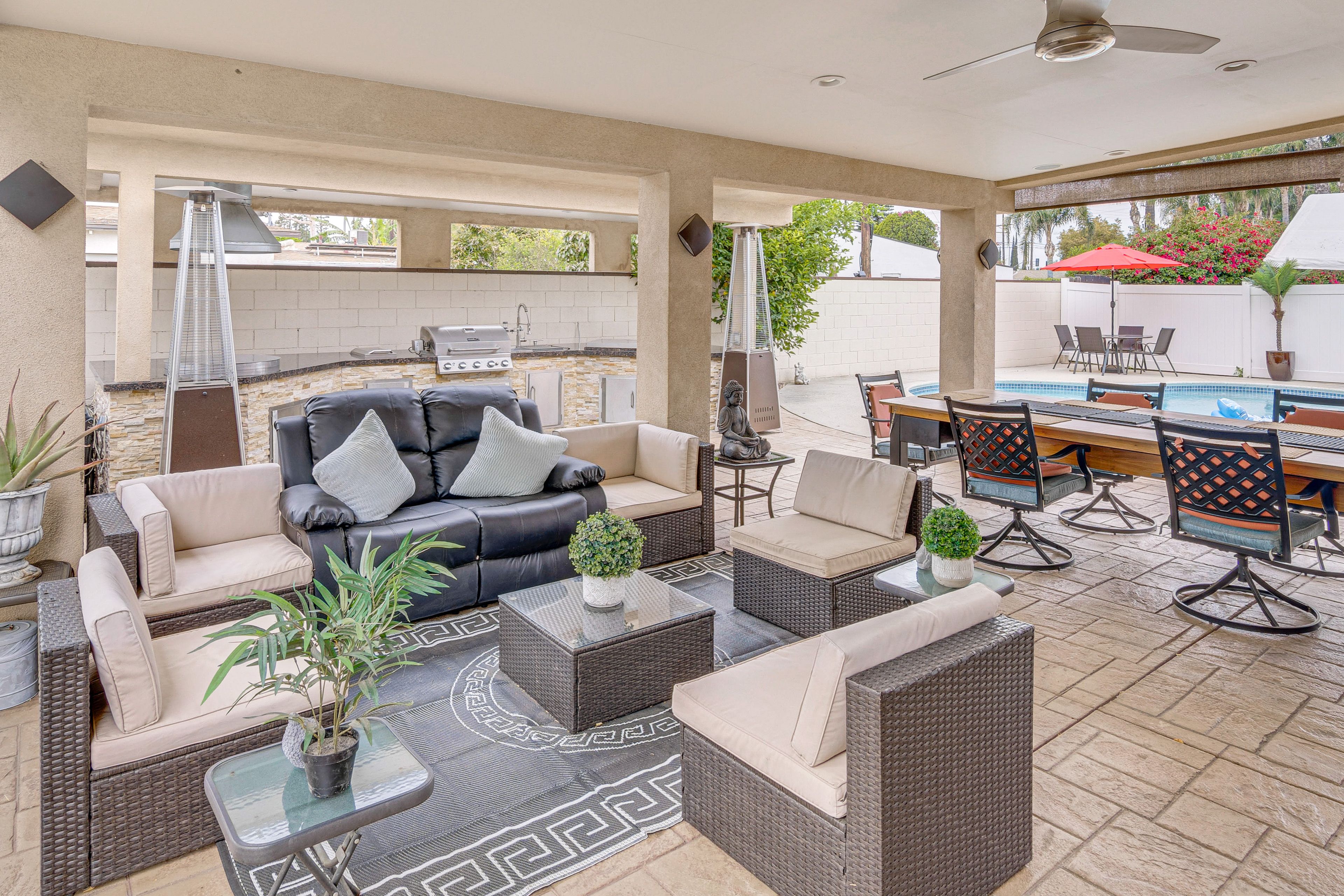 Reseda Vacation Rental | 2BR | 3BA | 1,259 Sq Ft | Step-Free Access