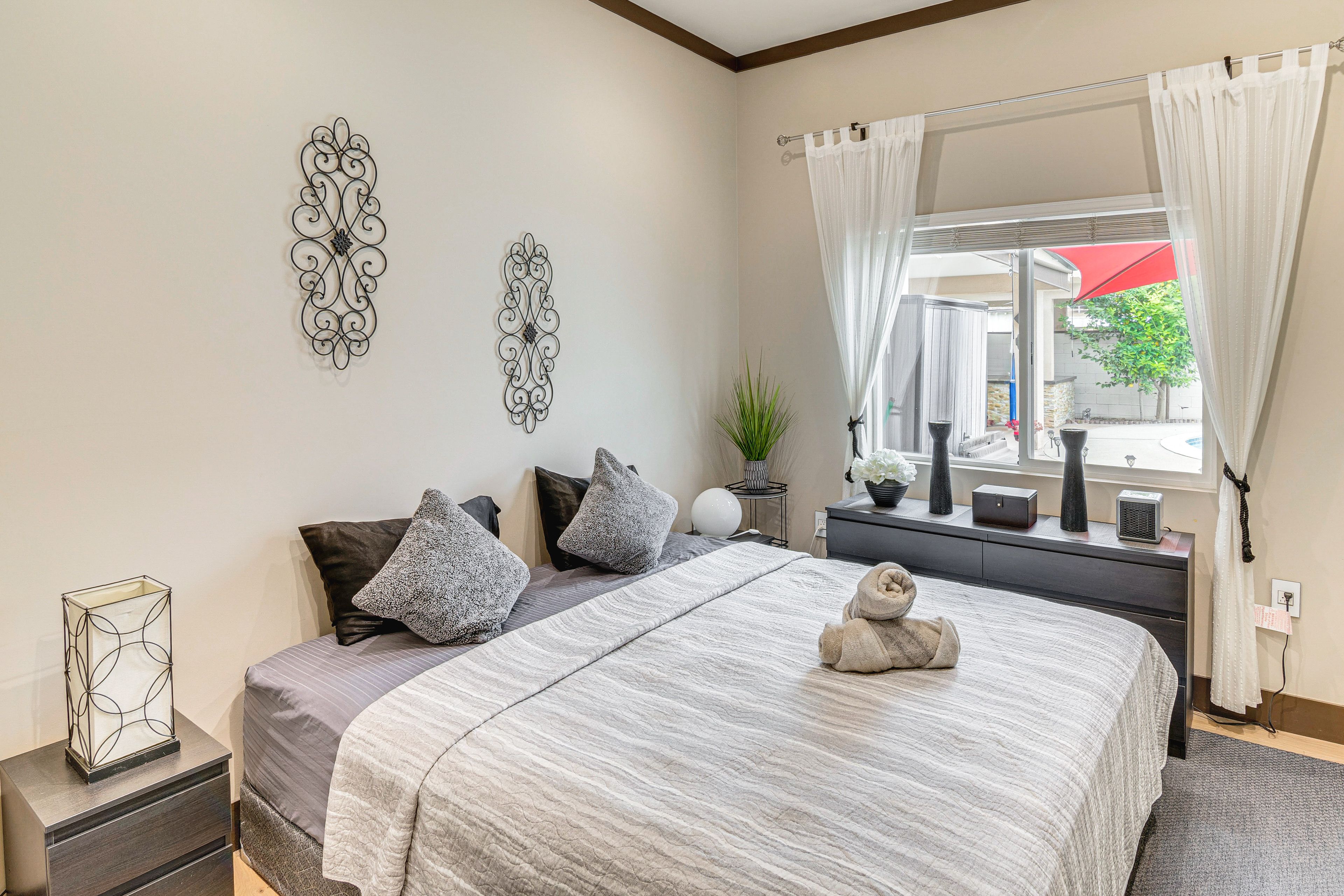 Bedroom 2 | Queen Bed