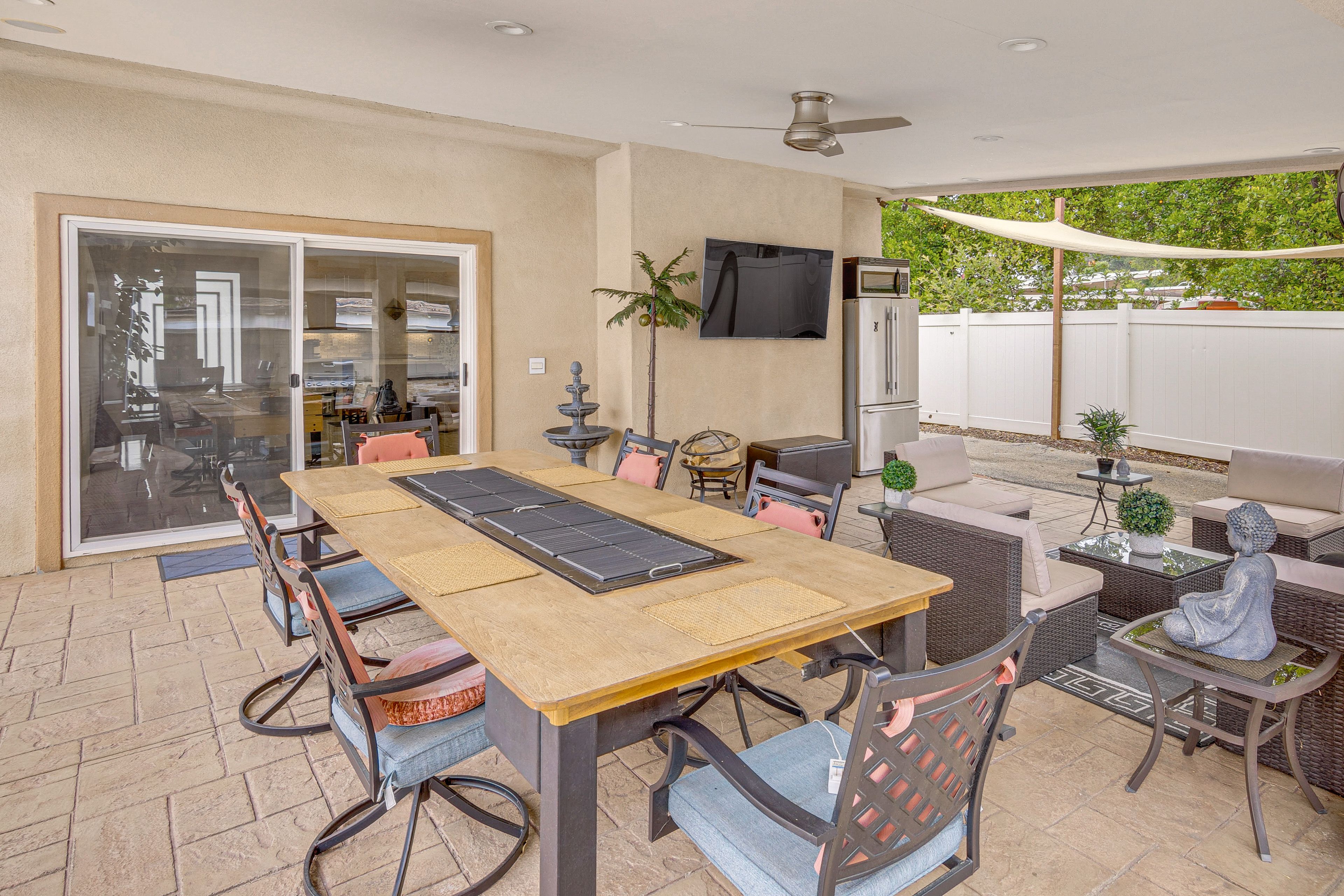 Covered Patio | Smart TV | Portable Wood-Burning Fire Pit