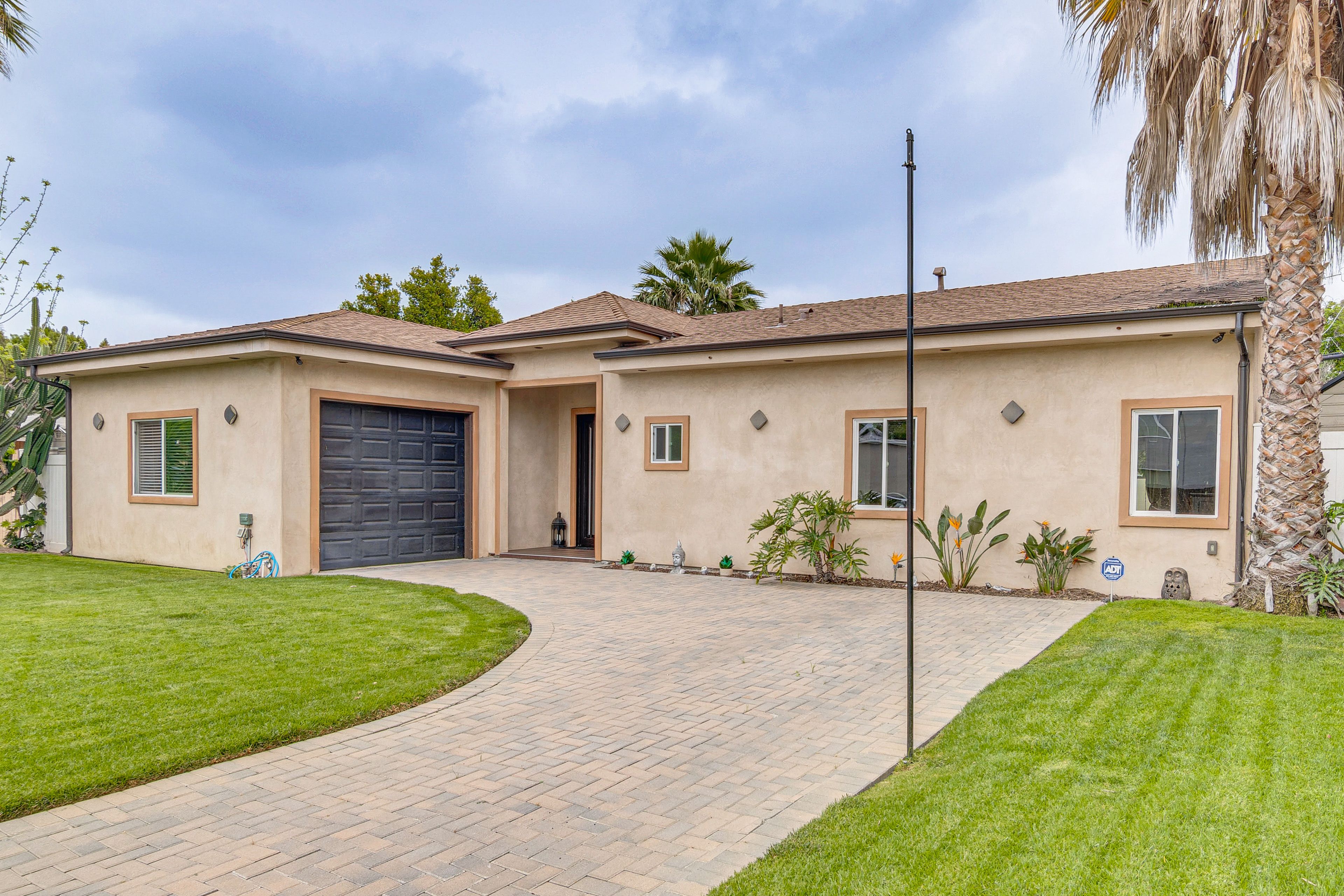 Parking | Driveway (3 Vehicles) | Street Parking | RV/Trailer Parking Allowed