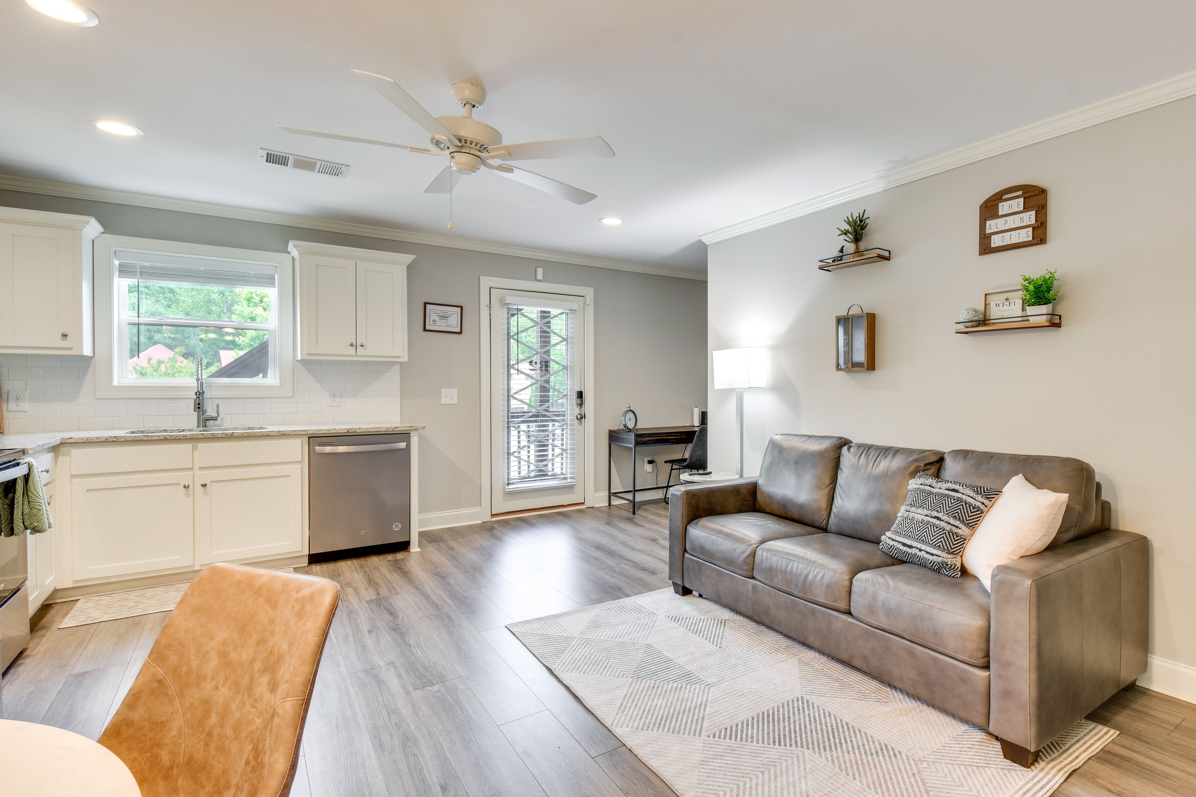 Living Room | Queen Sleeper Sofa | Free WiFi | Central A/C & Heating | Smart TV