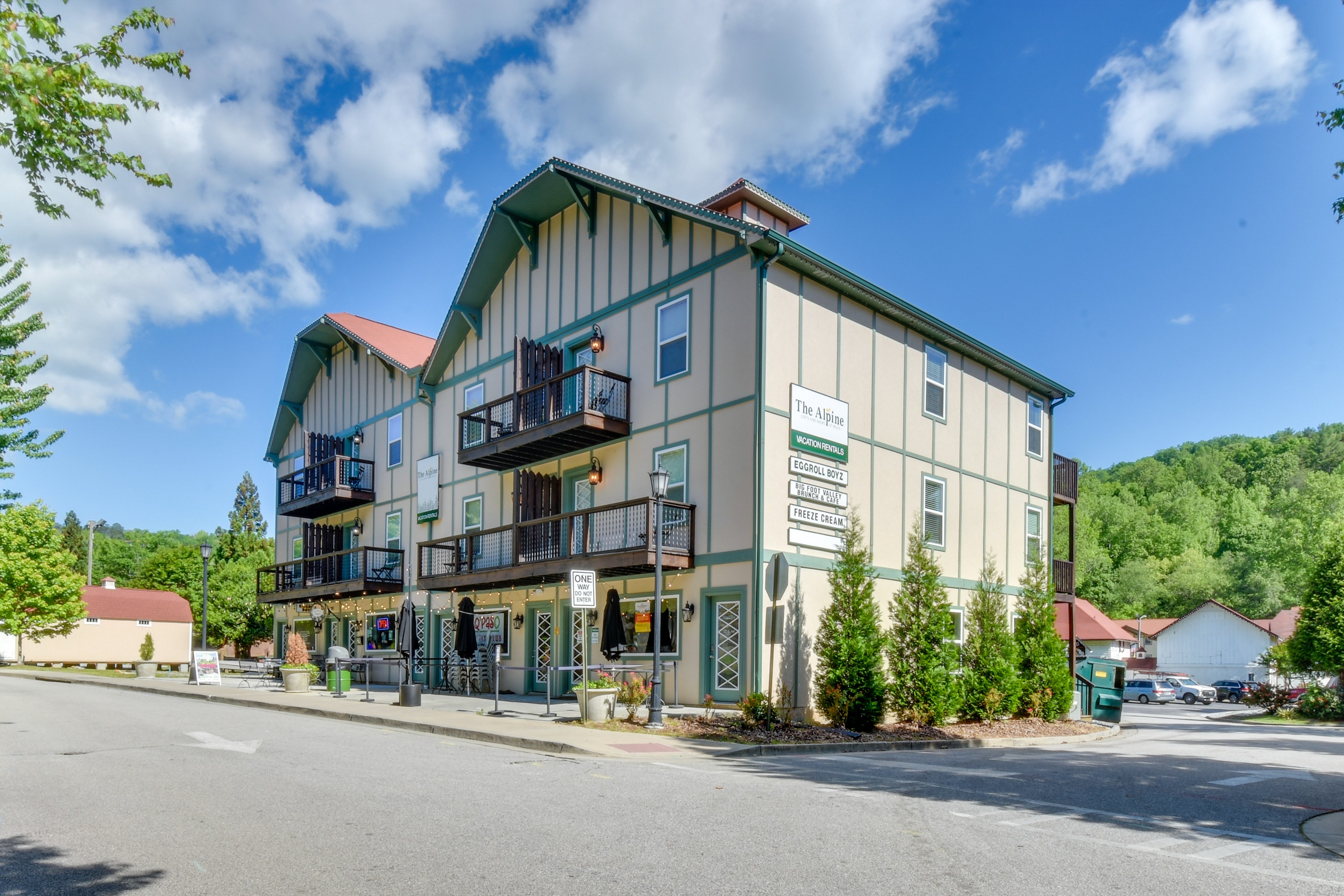 Property Exterior | Community Parking Lot (First-Come, First-Served)