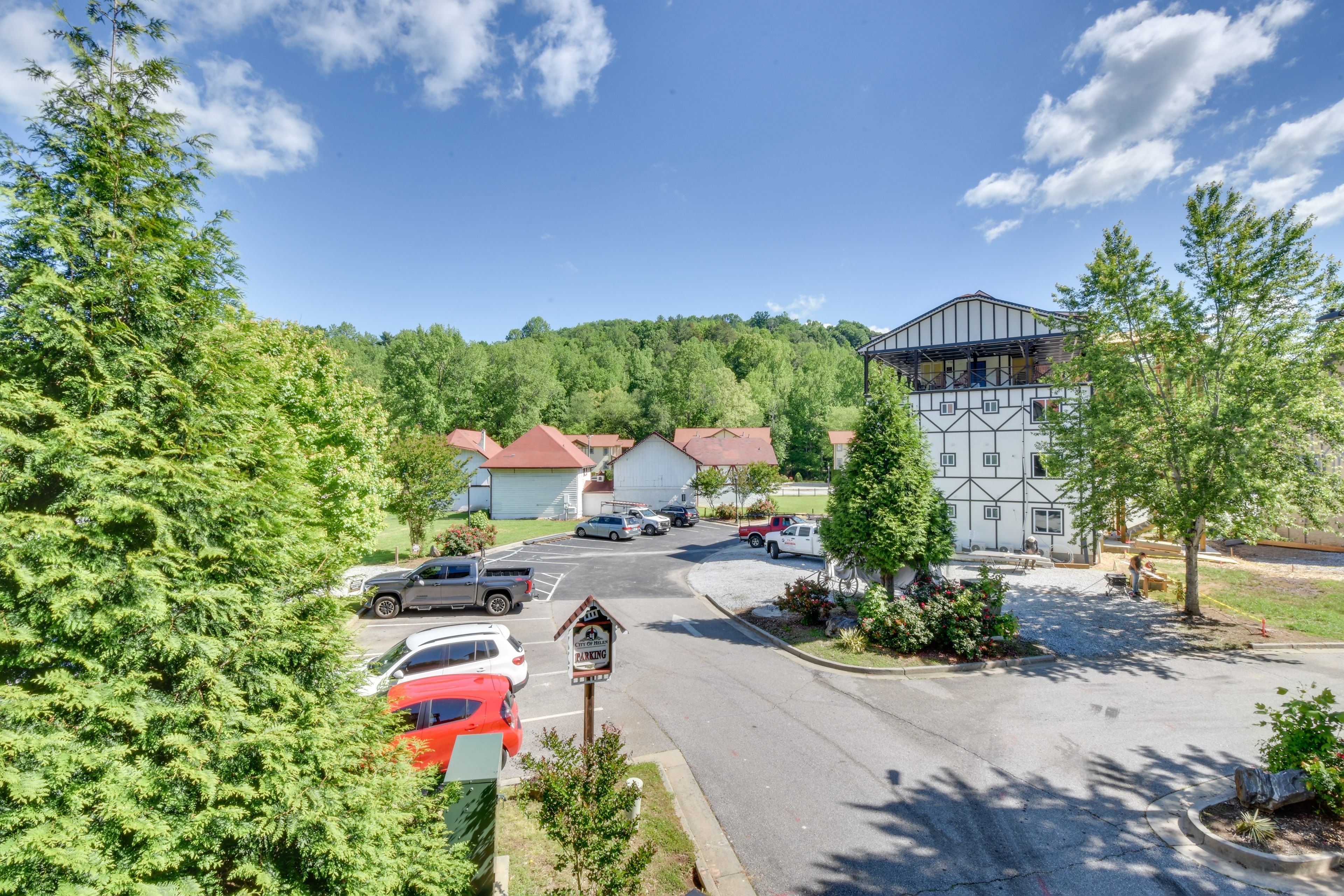Parking | Community Lot