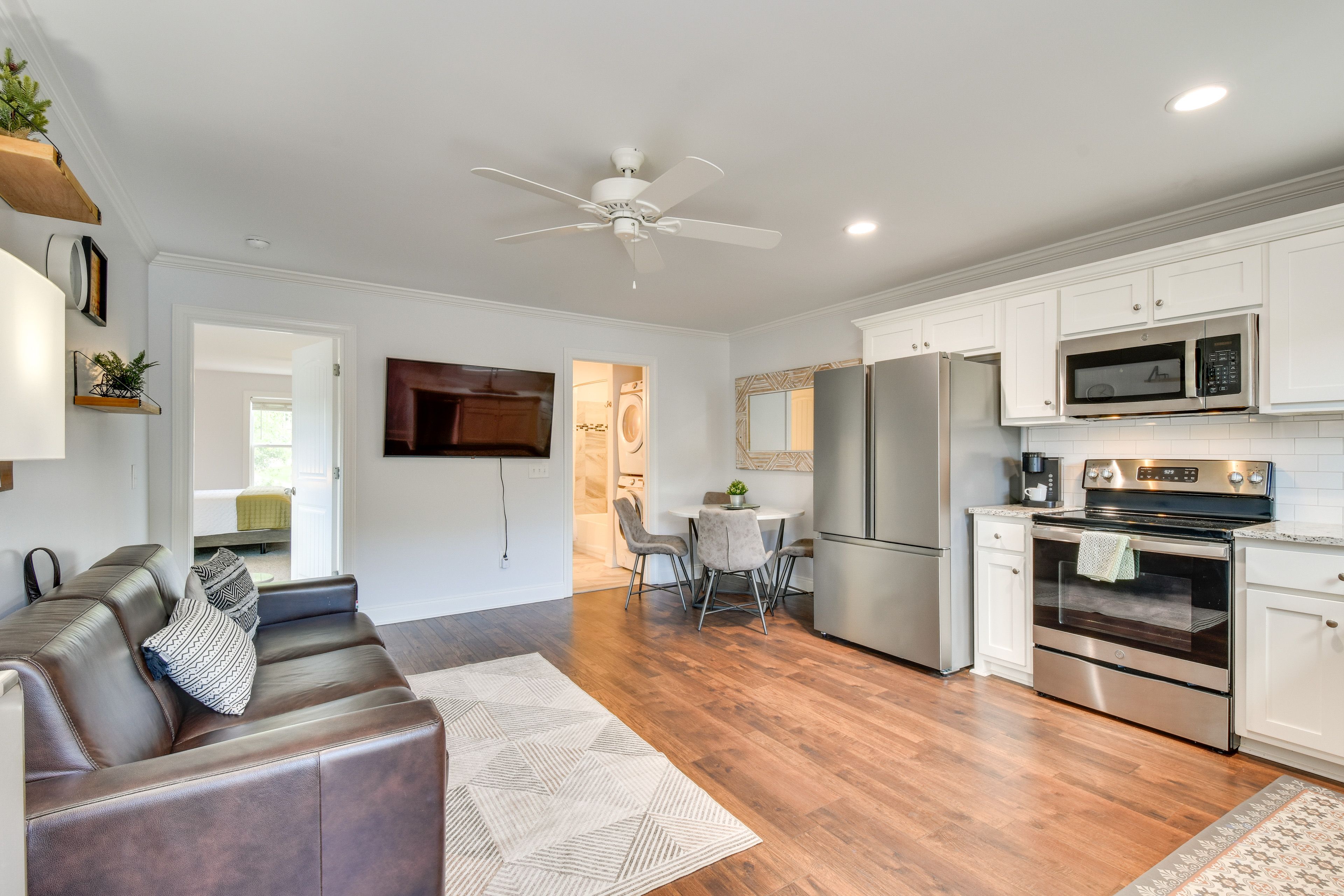 Single-Story Condo | 3rd-Floor Unit | In-Unit Laundry