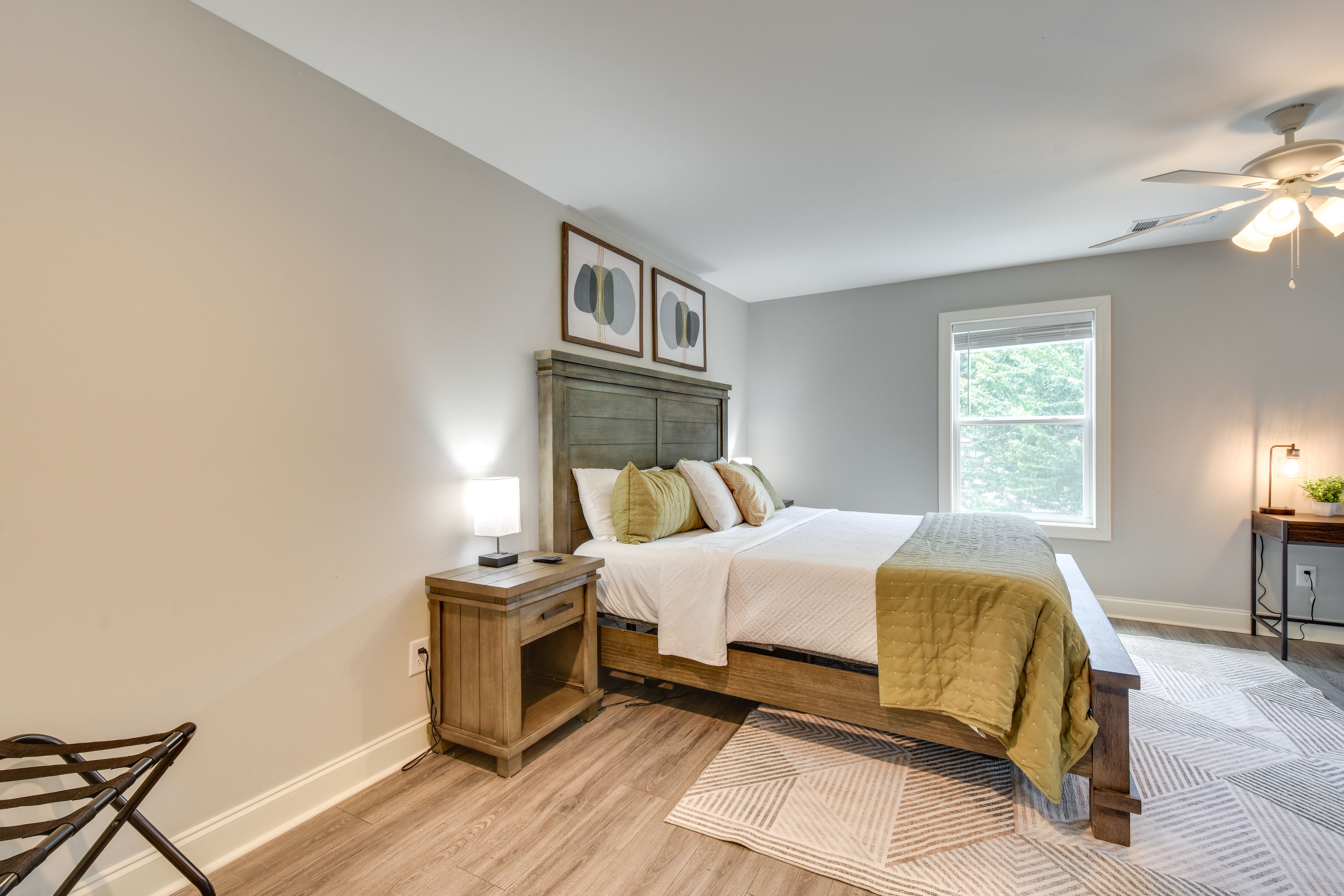 Bedroom | King Bed | Smart TV