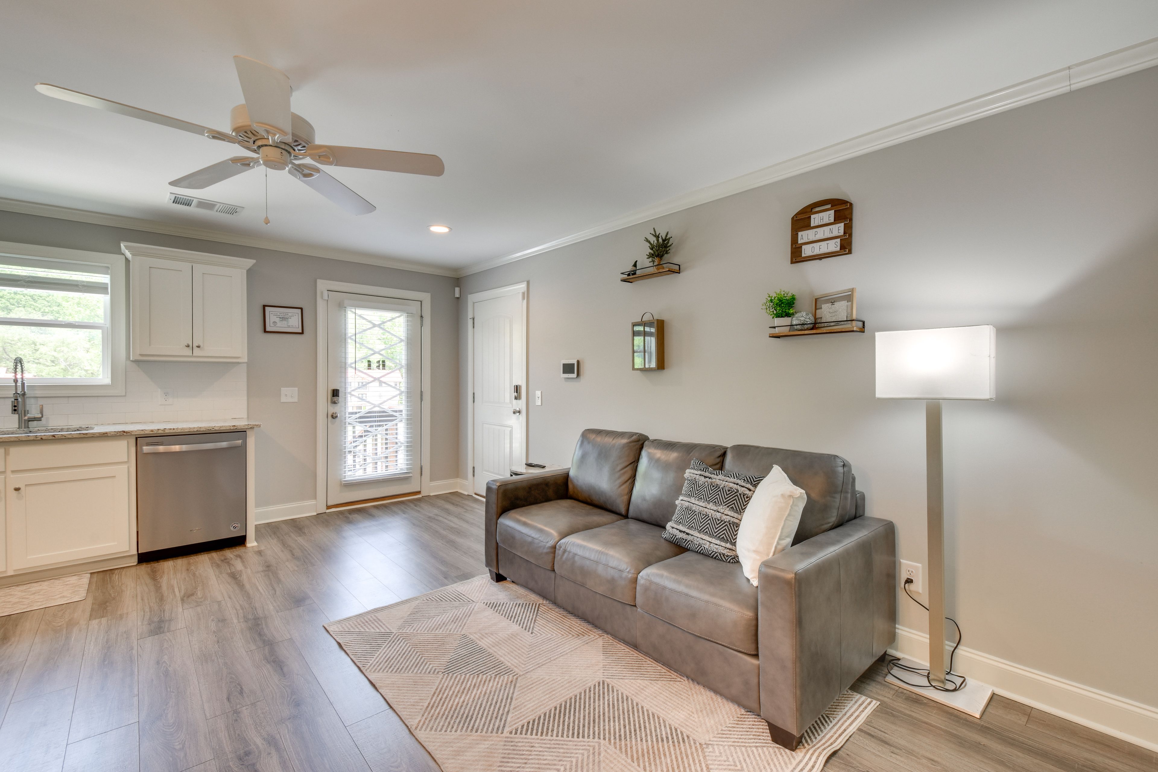 Living Room | Queen Sleeper Sofa | Free WiFi | Central A/C & Heating | Smart TV