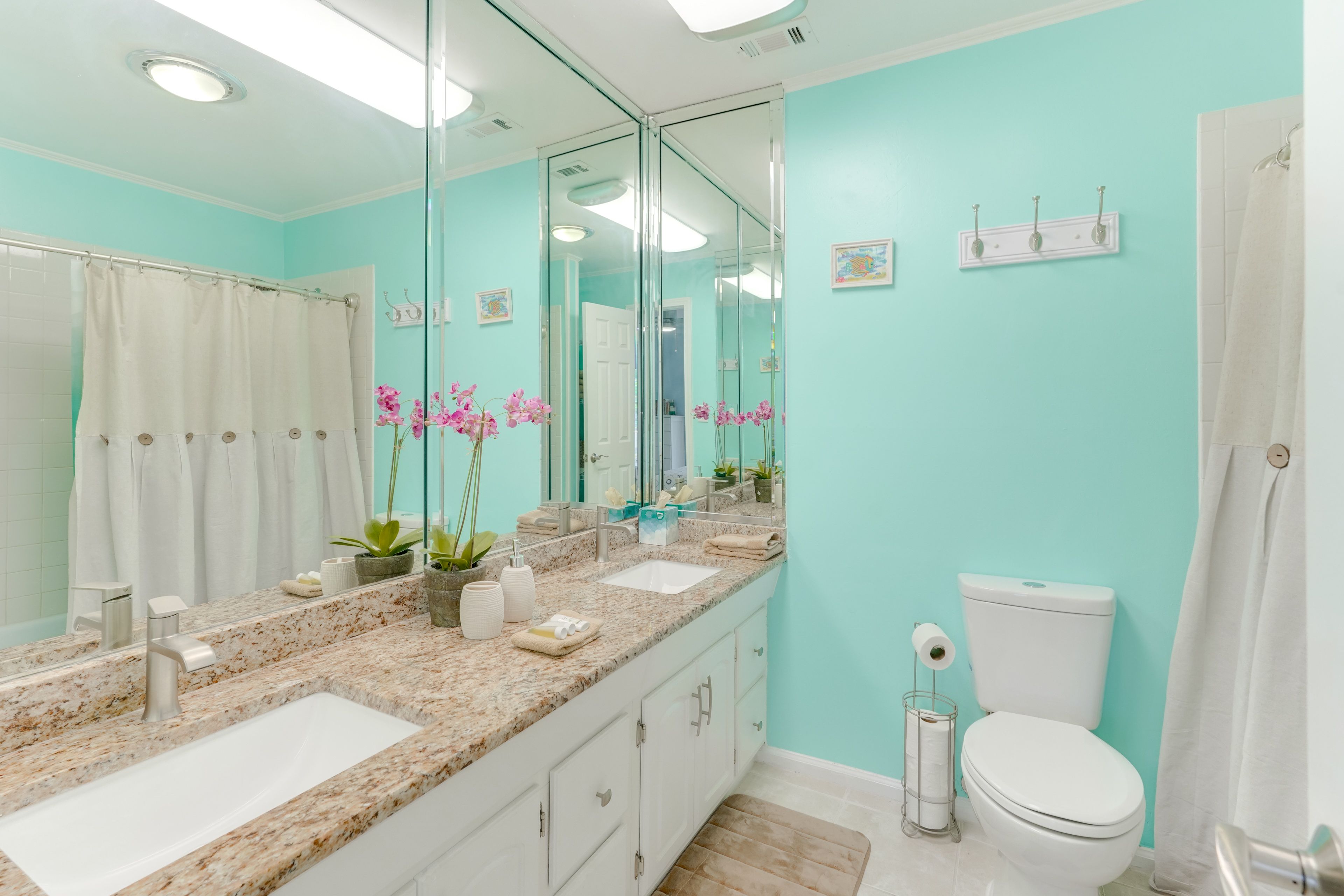 En-Suite Bathroom | 2nd Floor