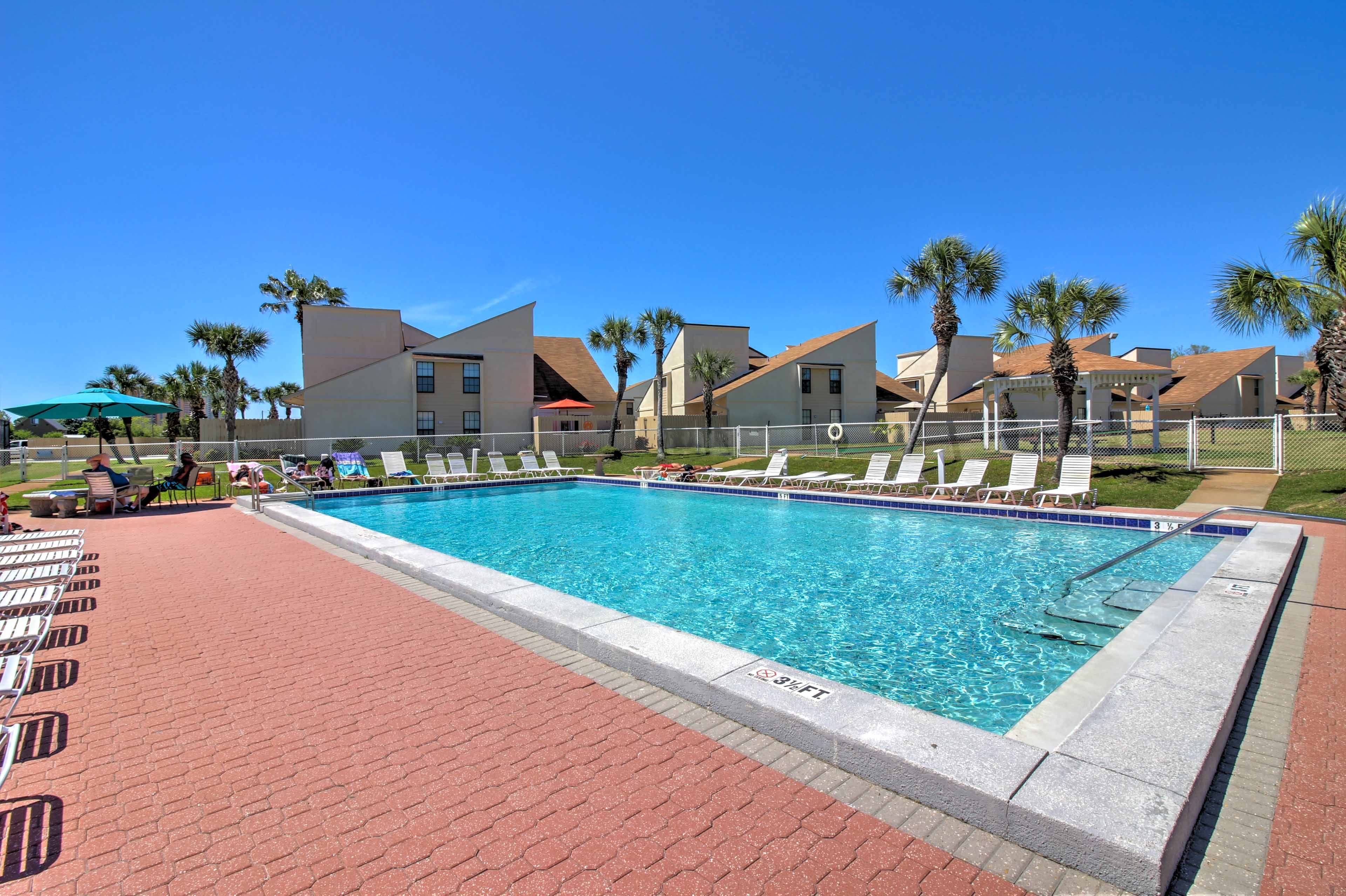 Community Pool | Horizon South Resort