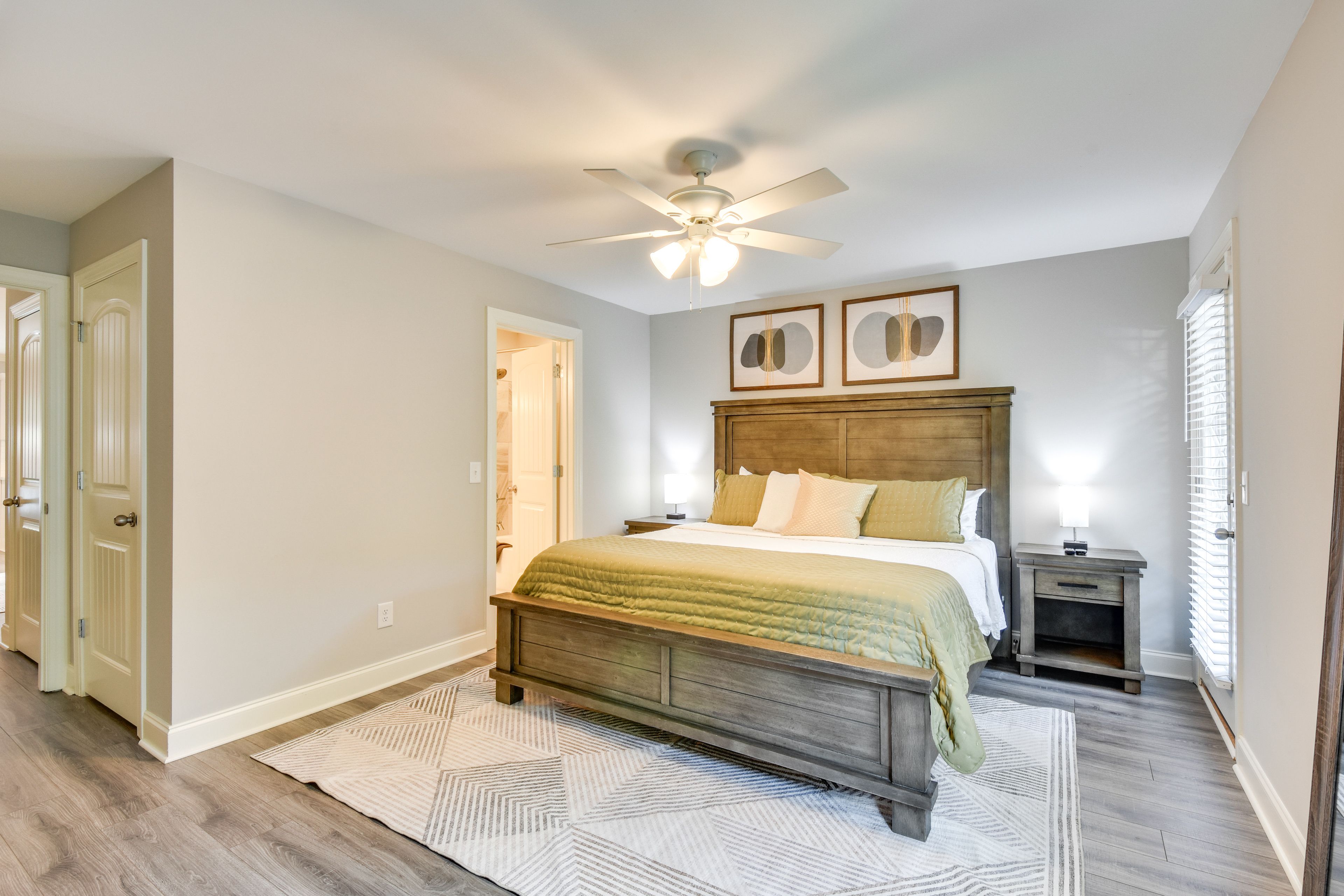 Bedroom | King Bed | Smart TV