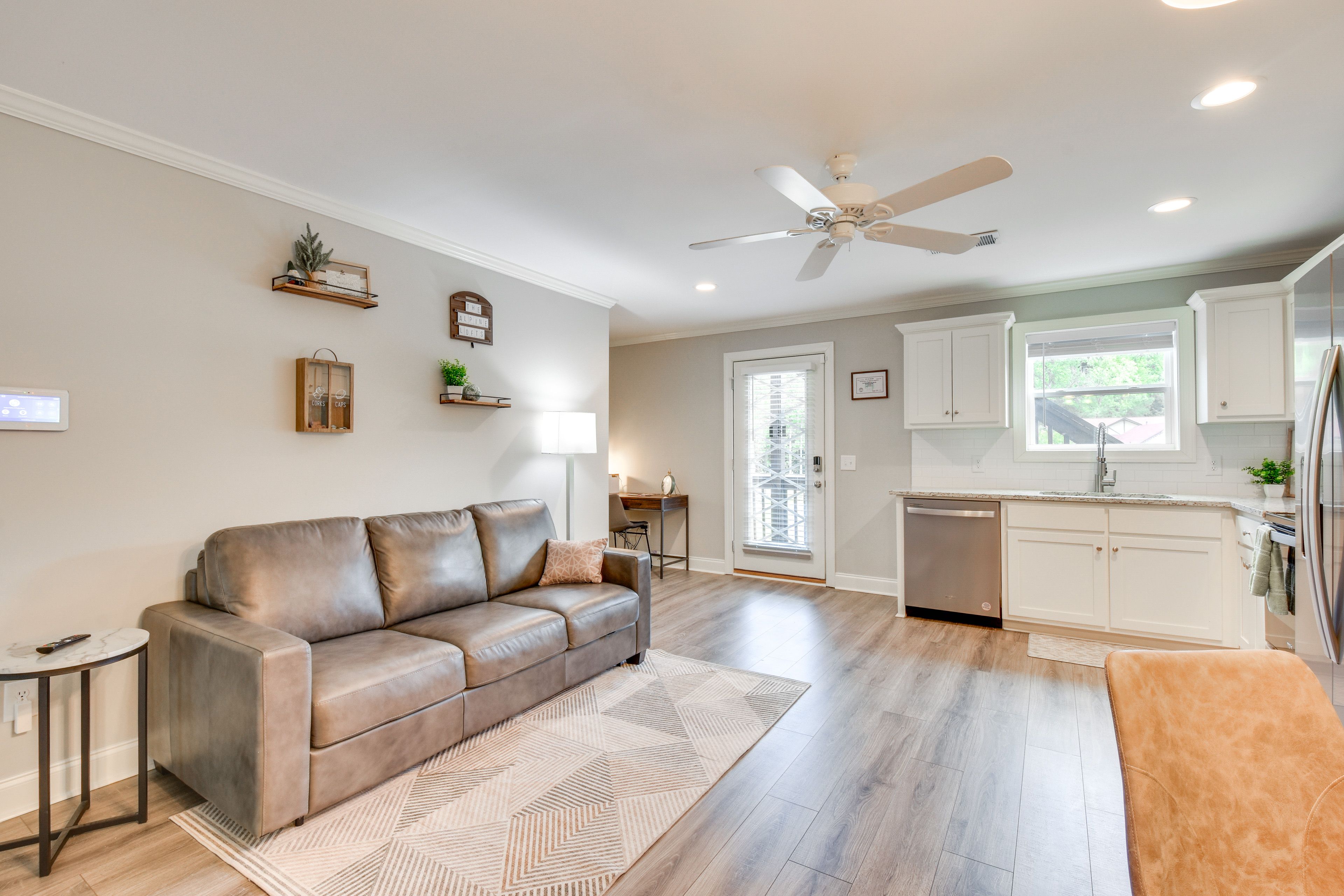 Living Room | Queen Sleeper Sofa | Free WiFi | Central A/C & Heat | Smart TV