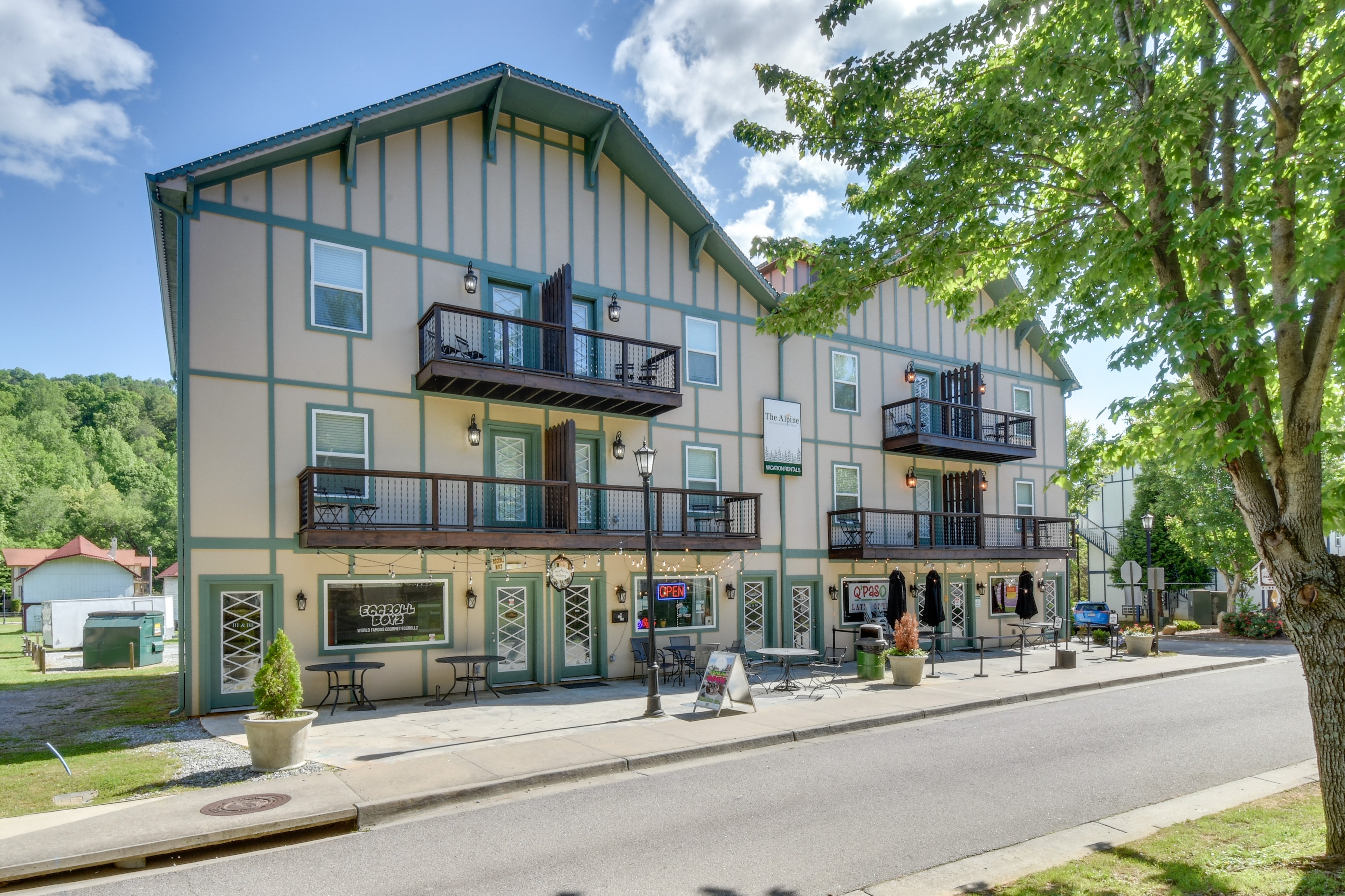 Property Exterior | Community Parking Lot (First-Come, First-Served)