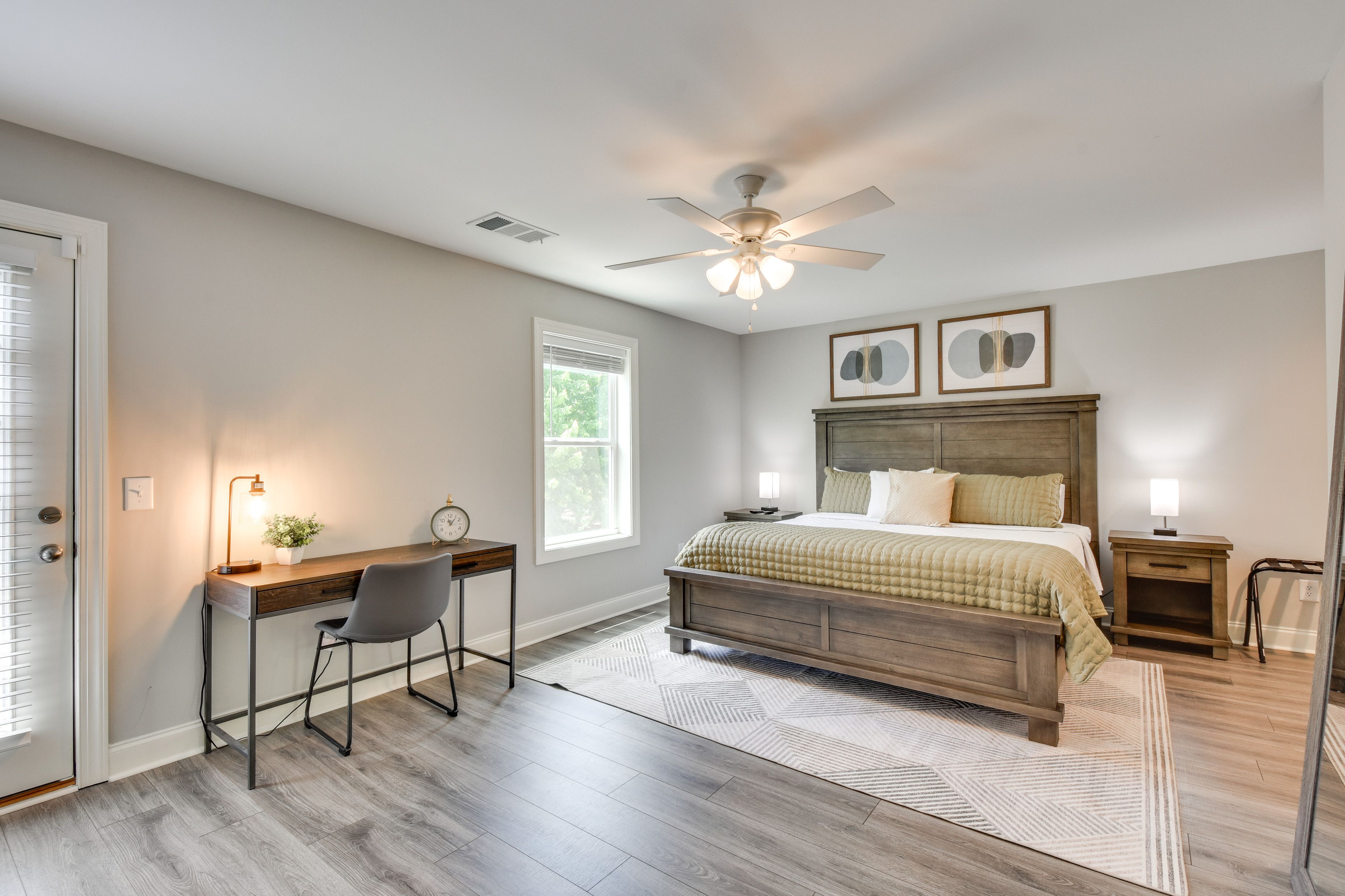 Bedroom | King Bed | Smart TV