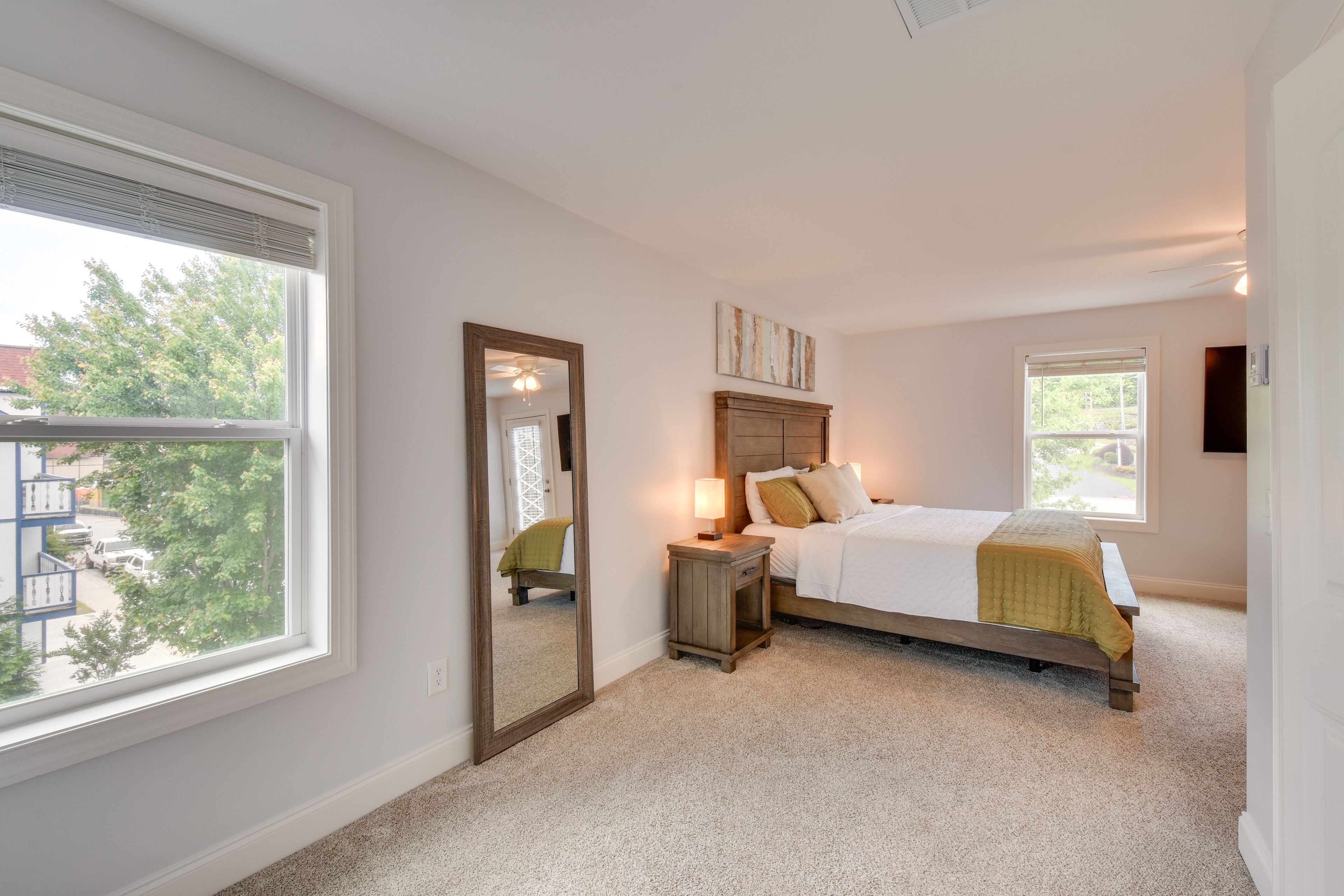 Bedroom | King Bed | Smart TV | Laptop-Friendly Workspace
