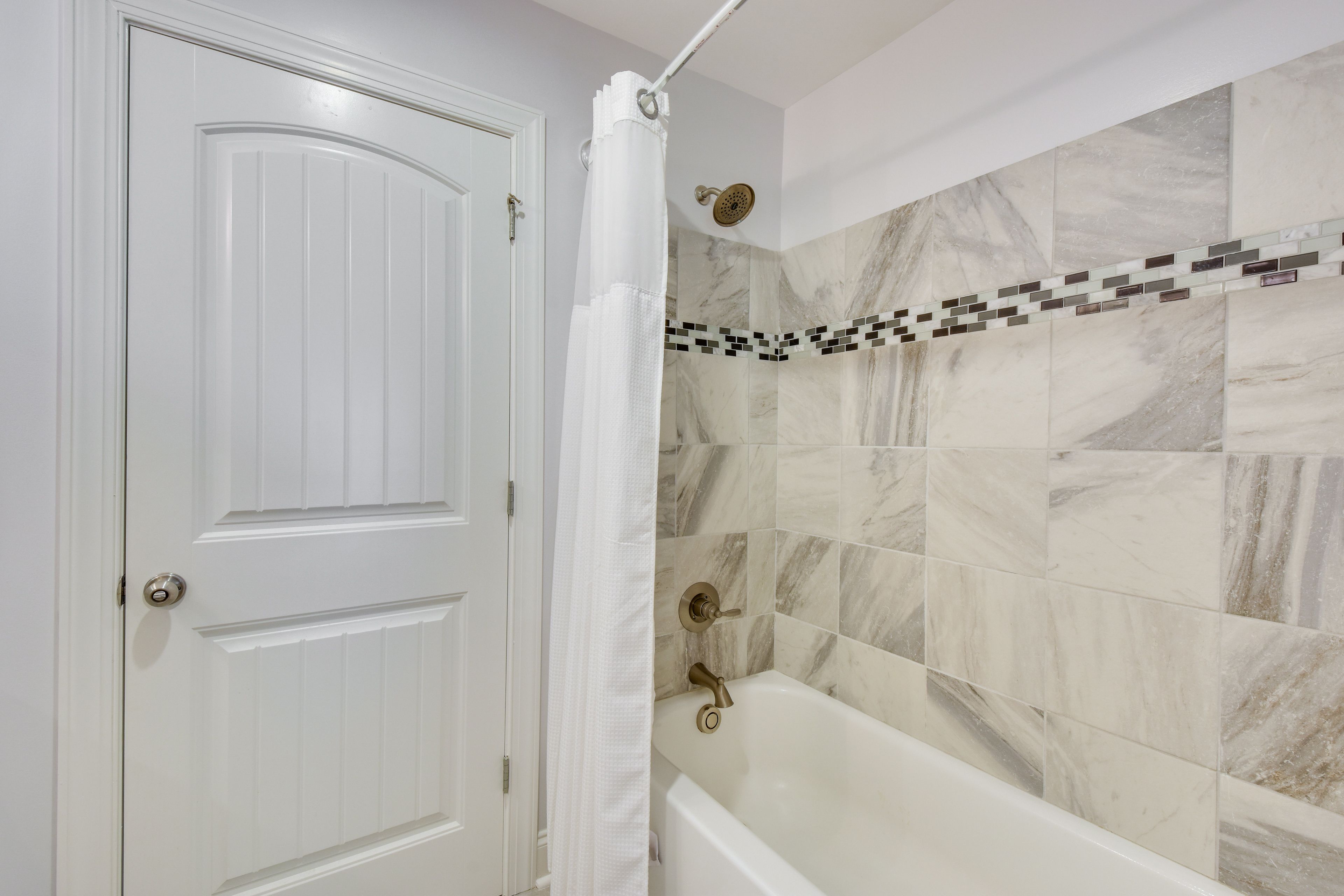 Full Bathroom | Washer & Dryer