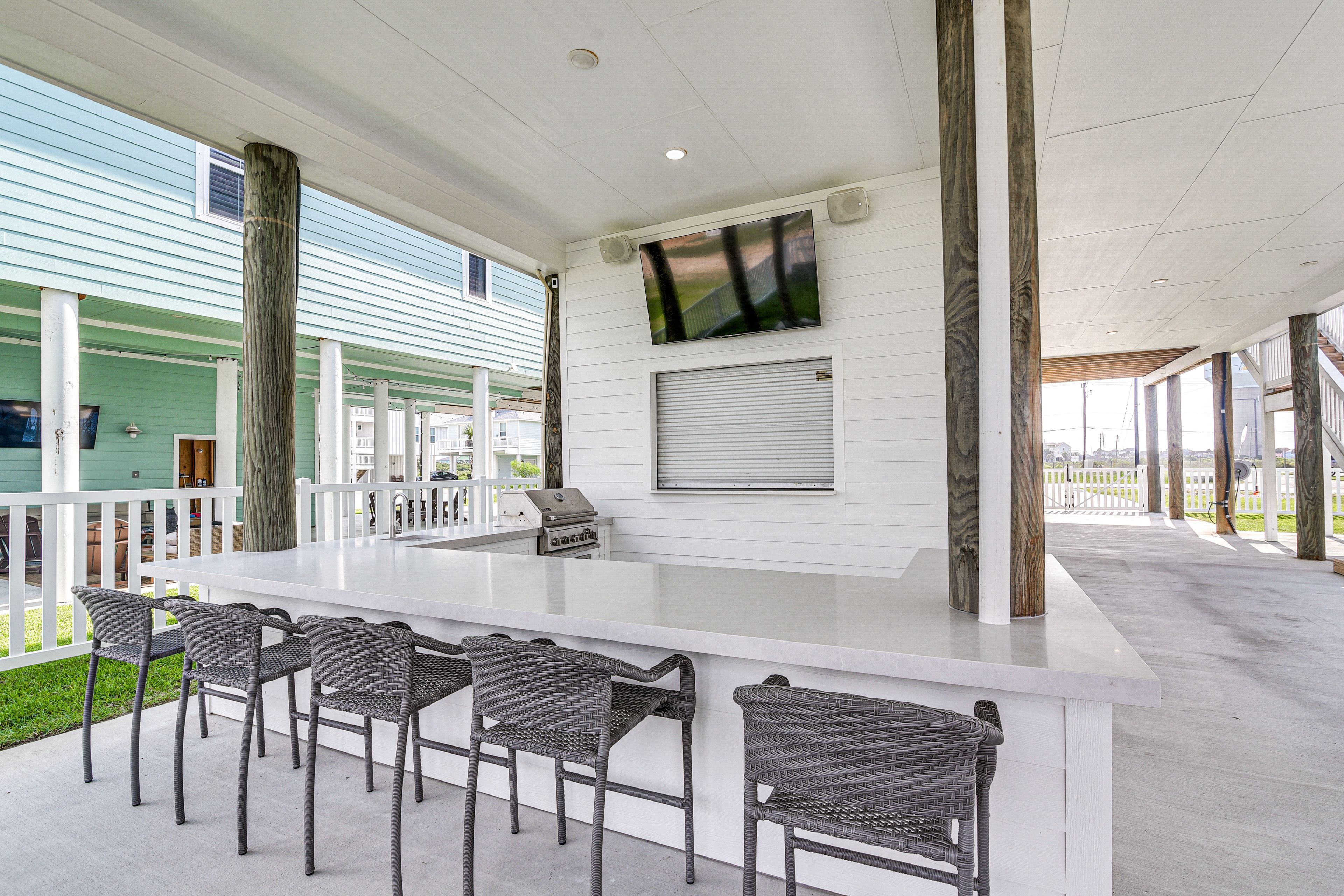 Outdoor Kitchen | Built-In Gas Grill (Propane Provided) | Smart TV