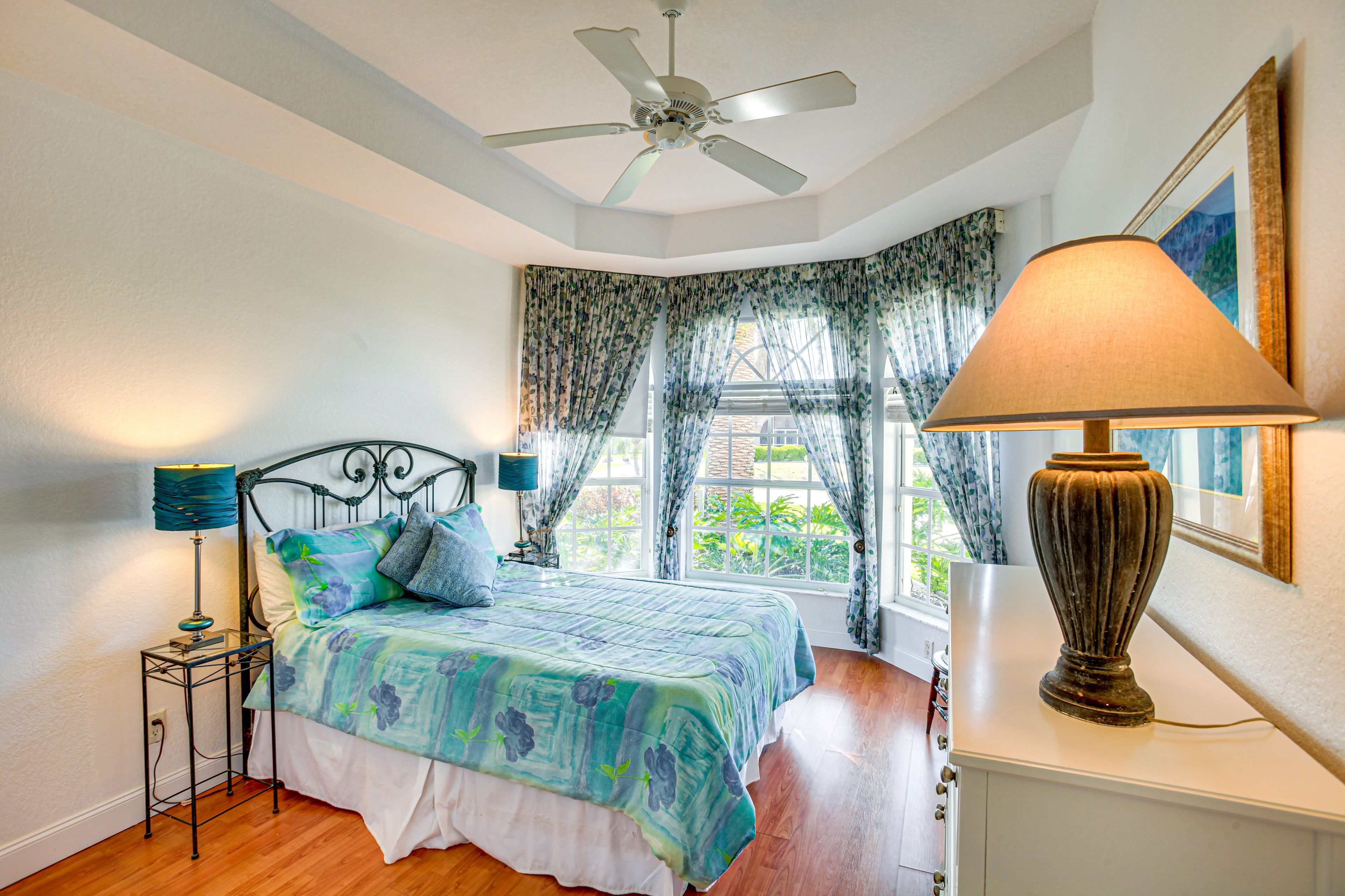 Bedroom 2 | Queen Bed