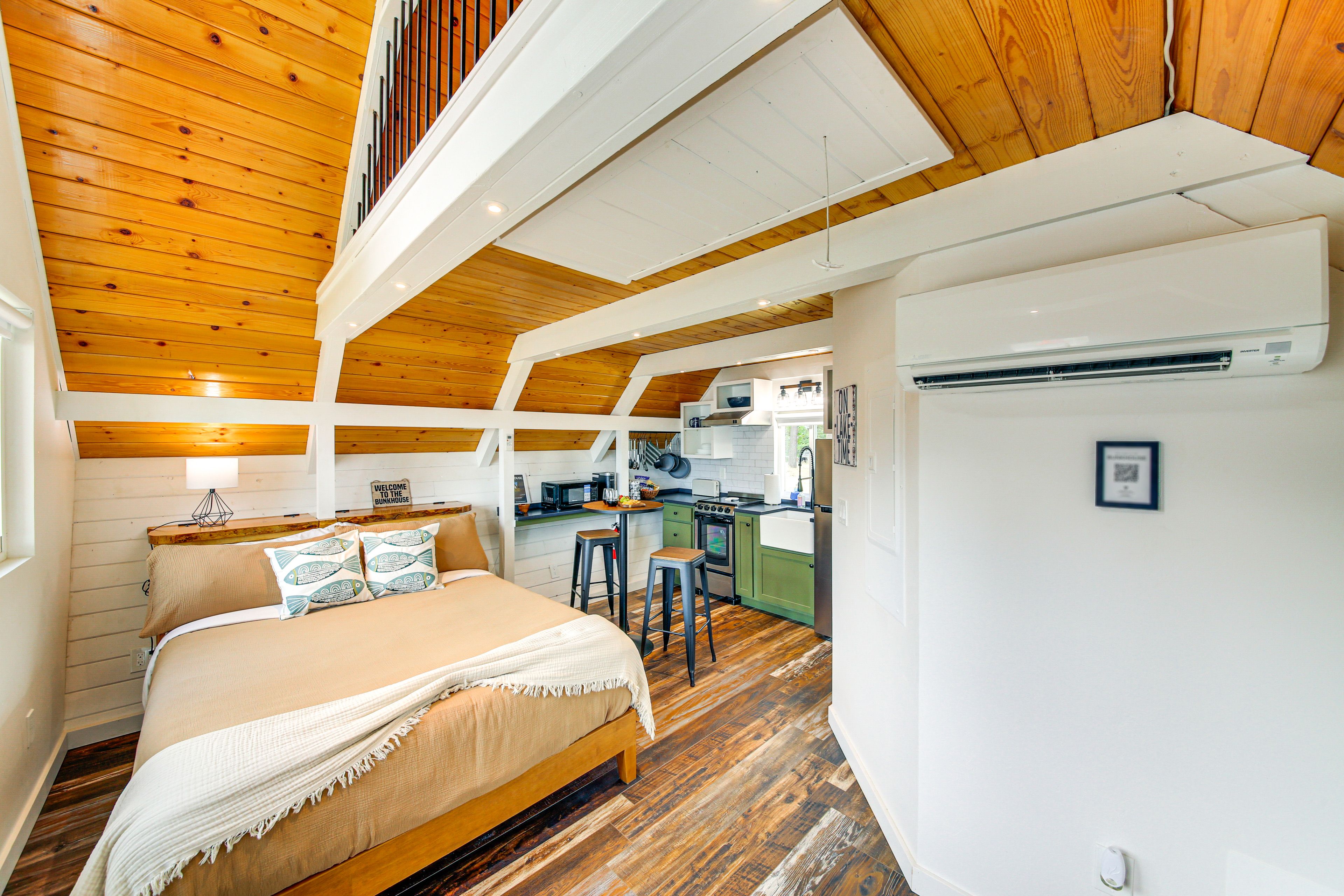 Studio | Queen Bed | Free WiFi | 1st Floor