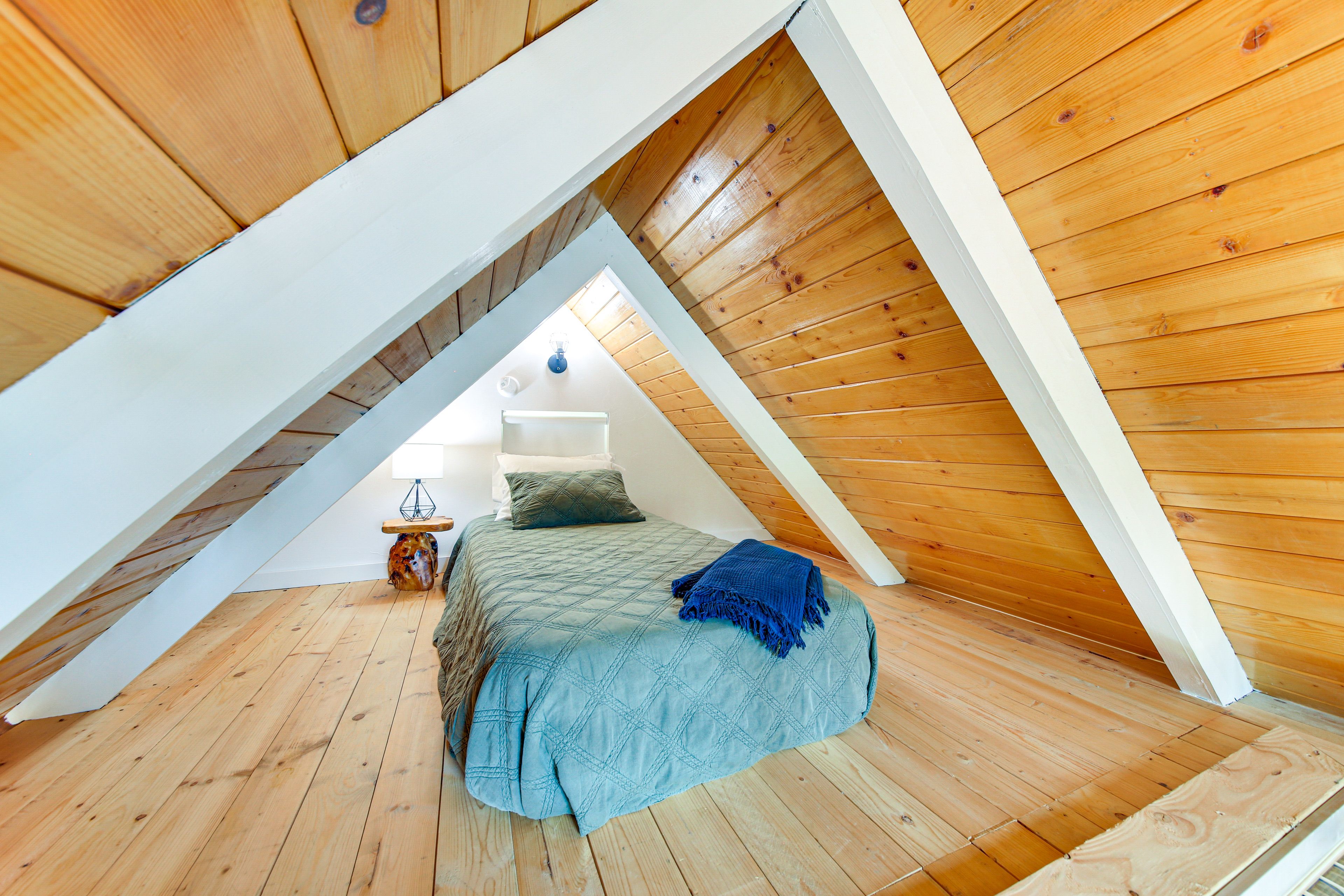 Studio | Twin XL Bed | 2nd Floor