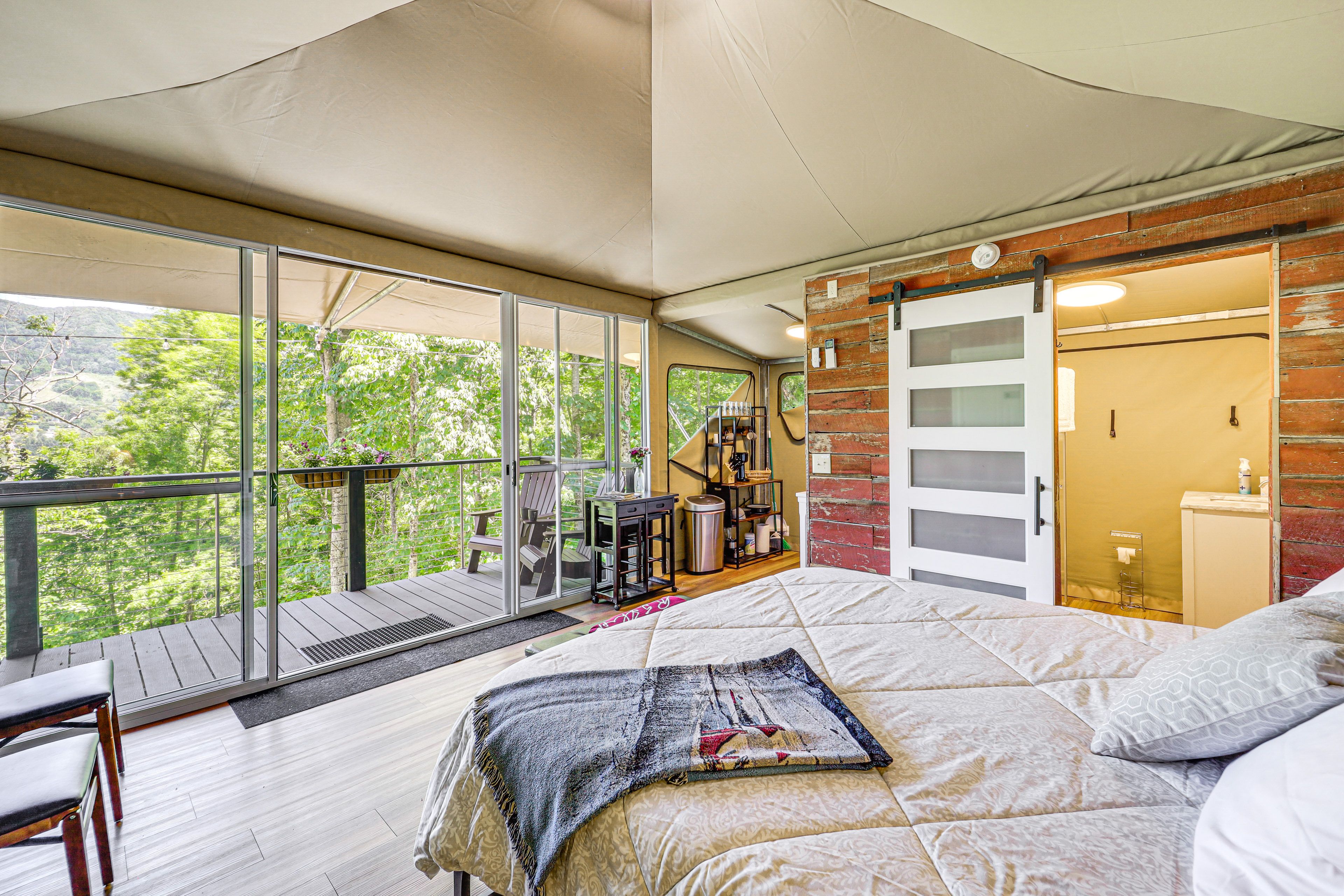 Main Room | King Bed | Free WiFi