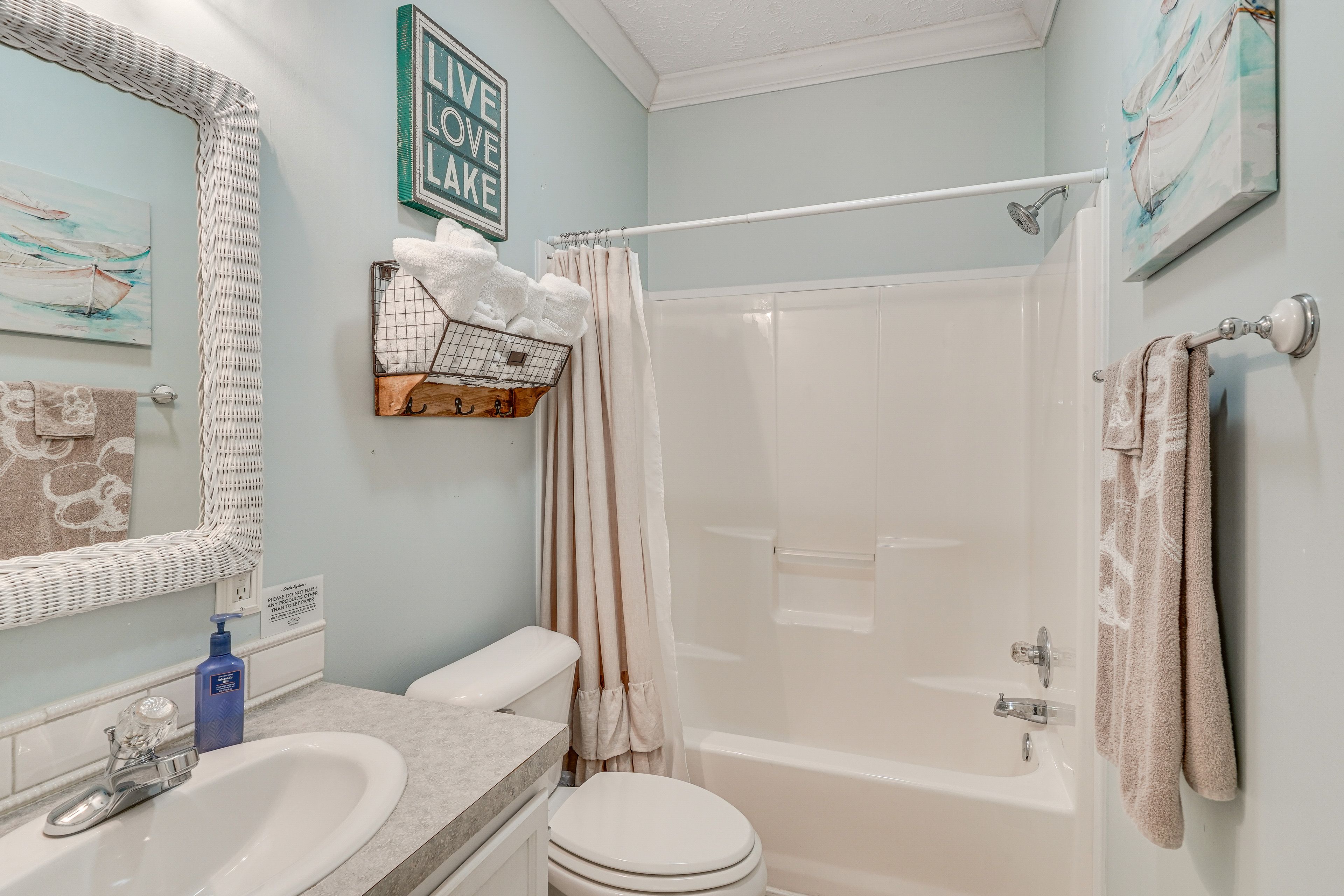 Full Bathroom | Complimentary Toiletries | Hair Dryer