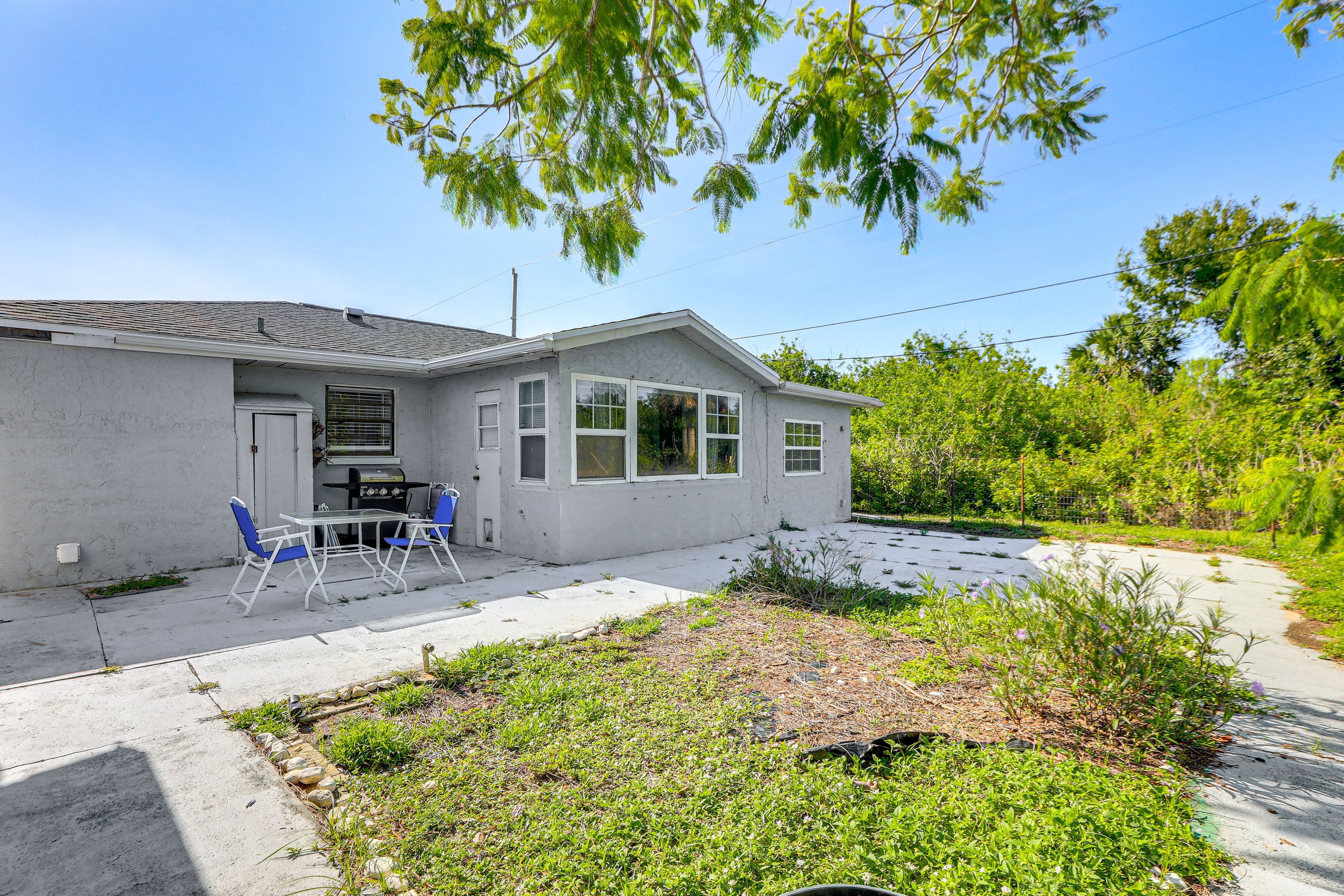 House Exterior | Patio | Dining Area | Gas Grill | Fenced Backyard