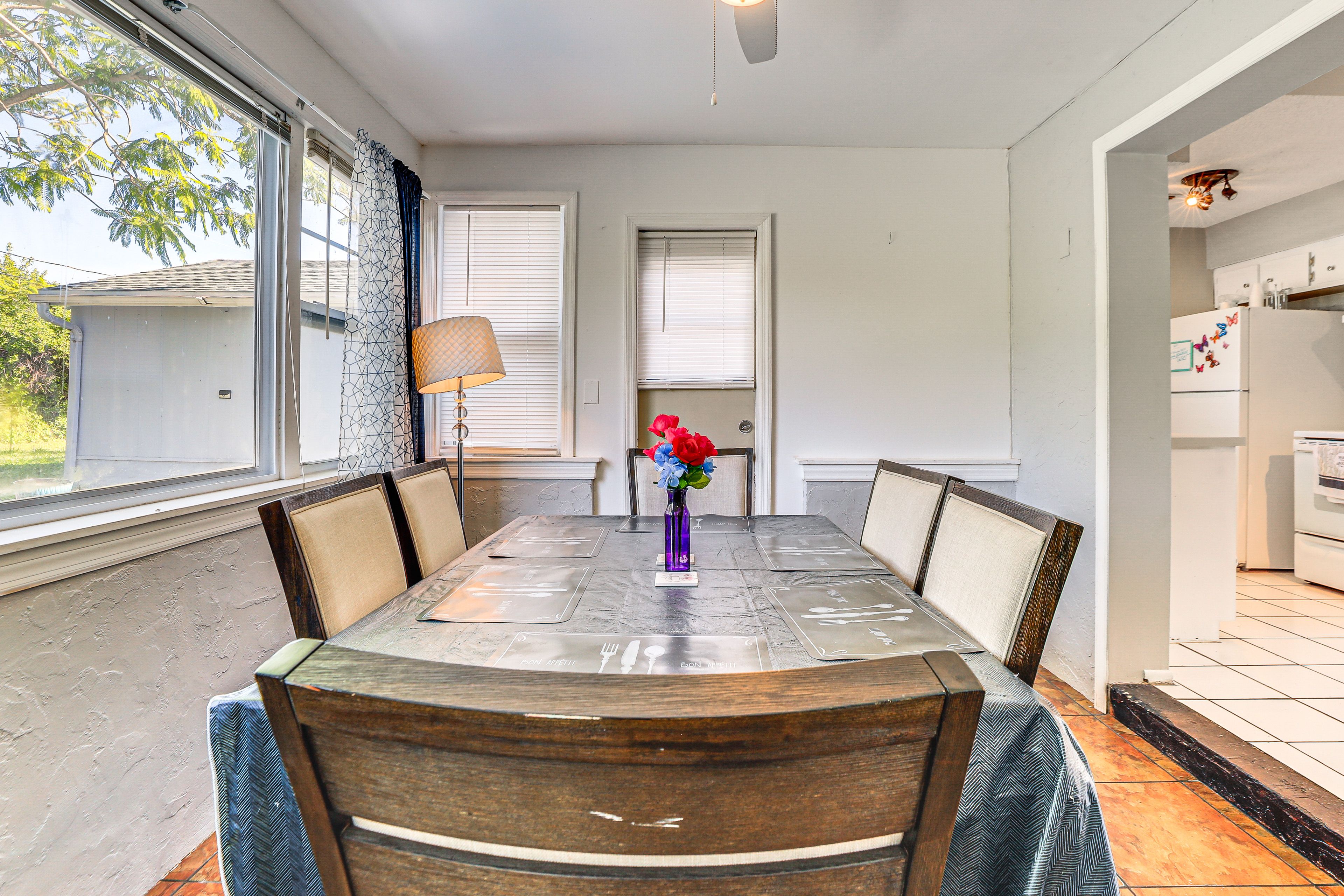 Dining Table | Dishware/Flatware