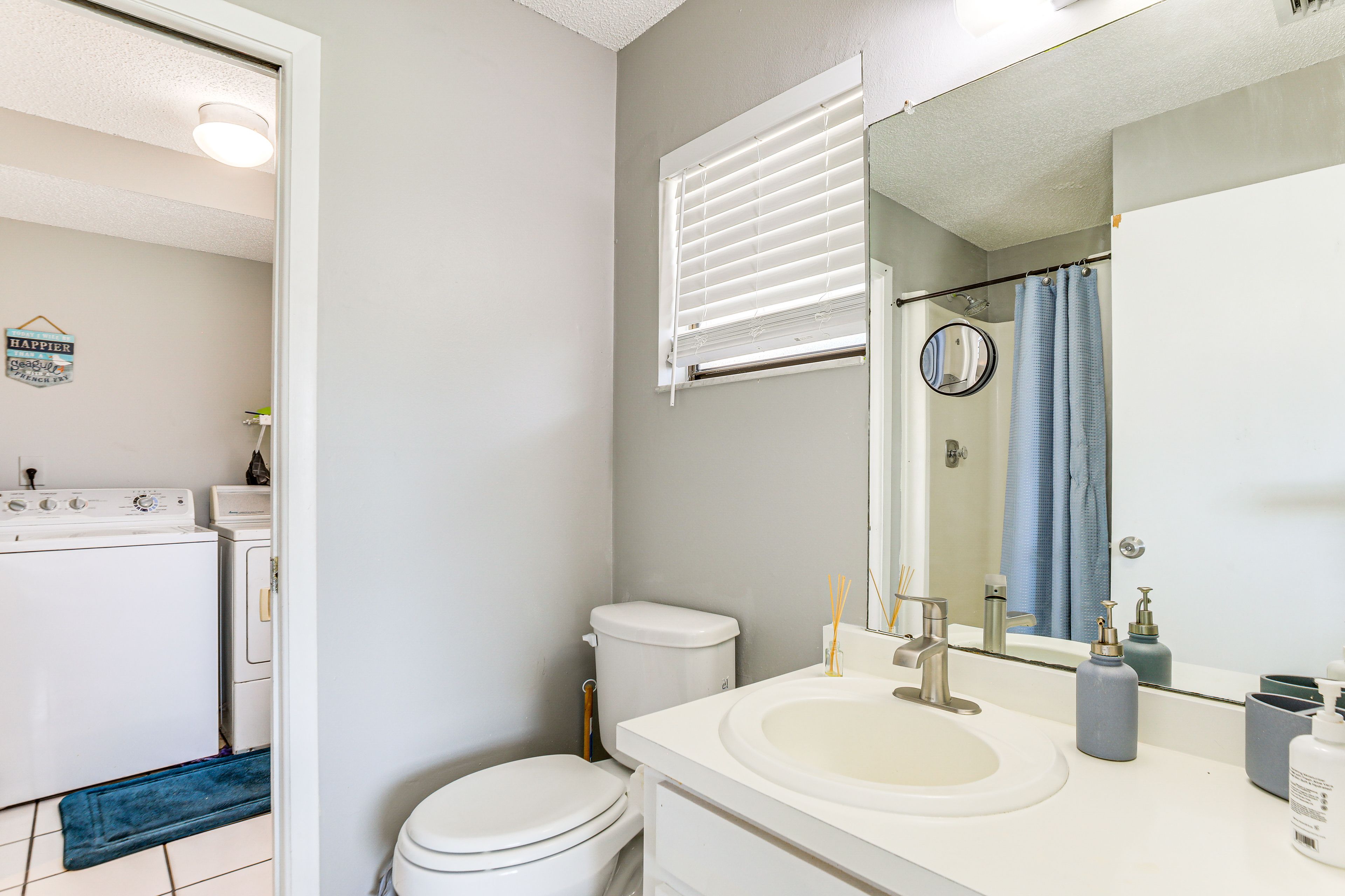 Full Bathroom | Laundry