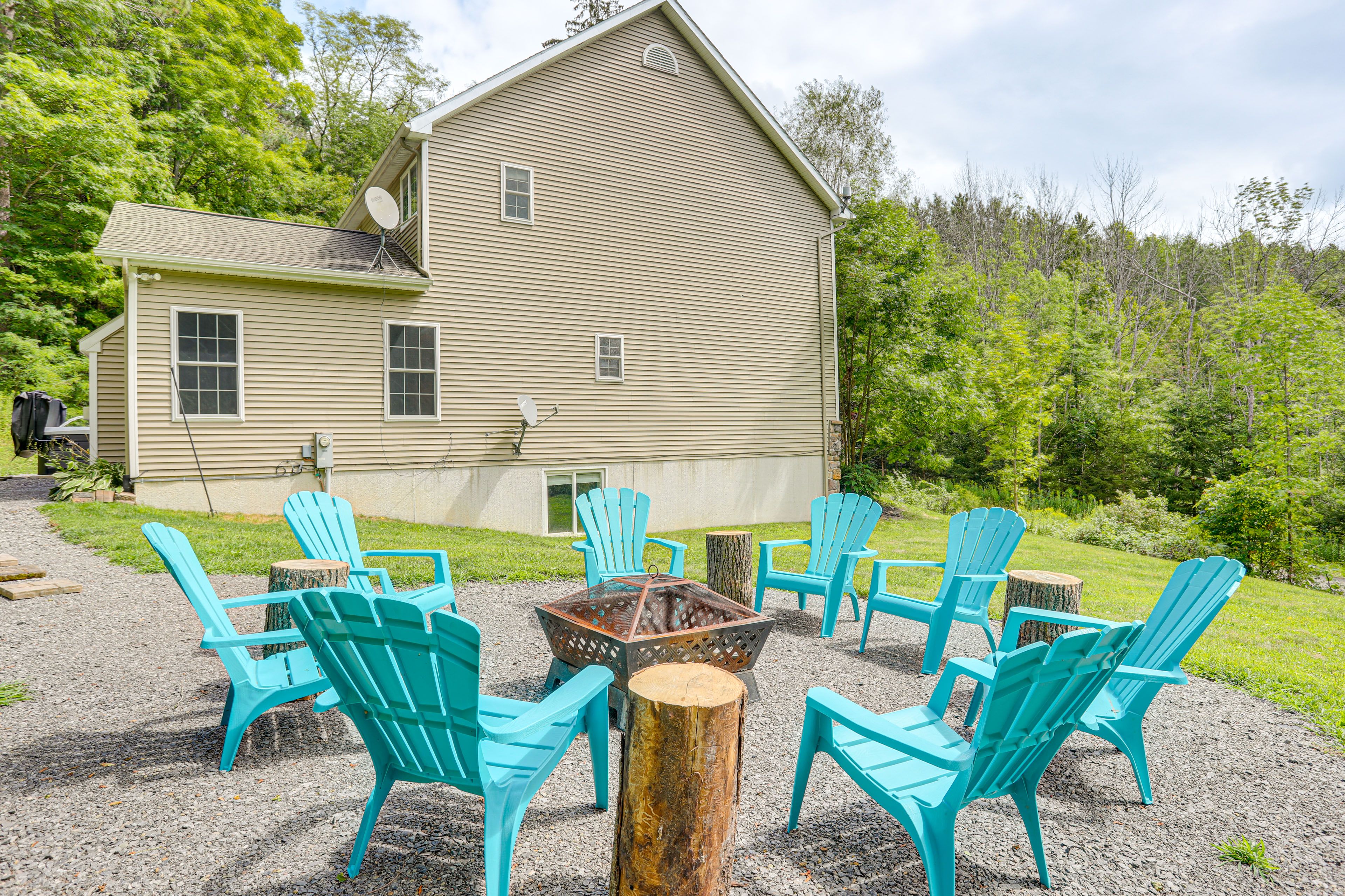 Wood-Burning Fire Pit | Large Open Yard