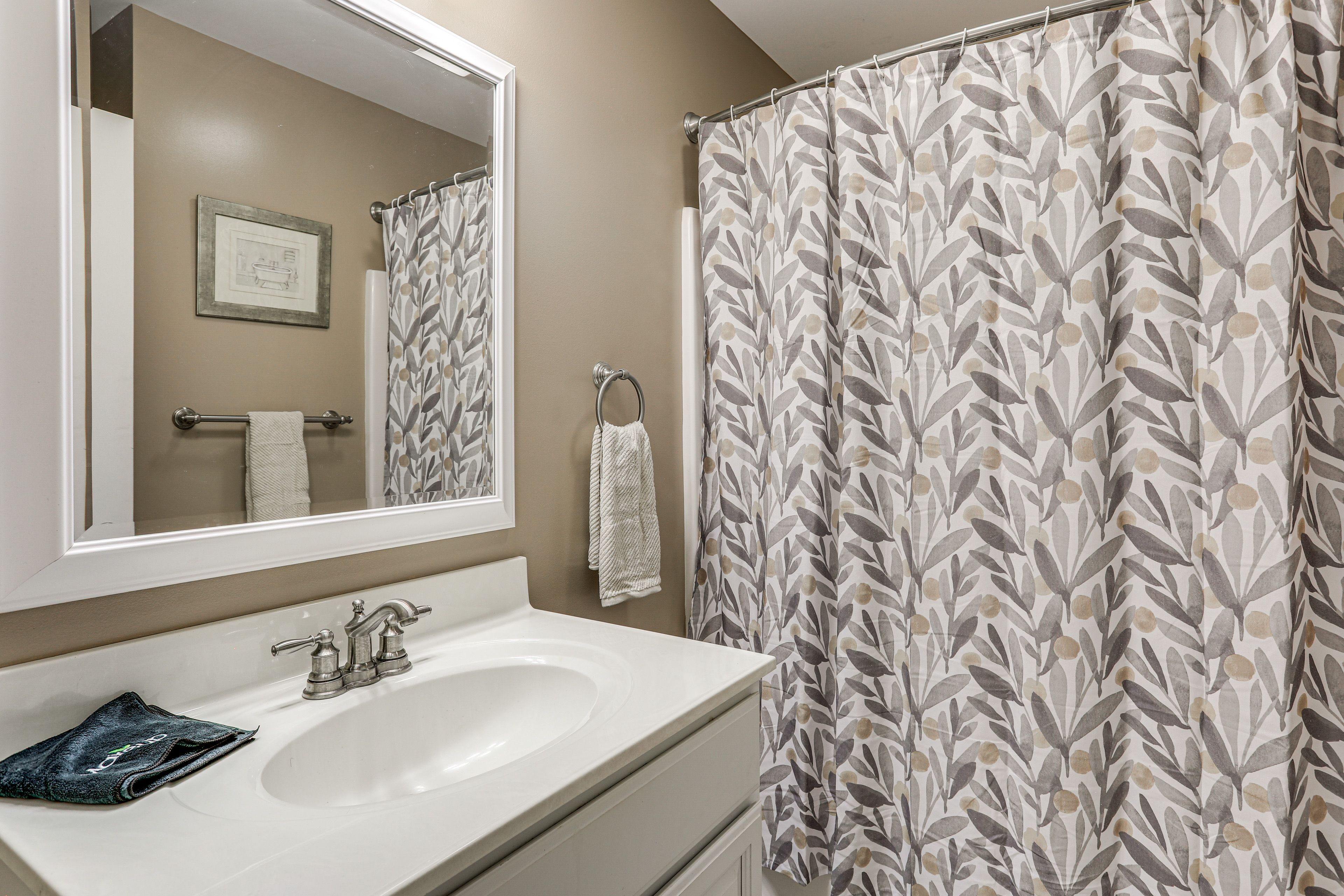 Full Bathroom | Upper Level
