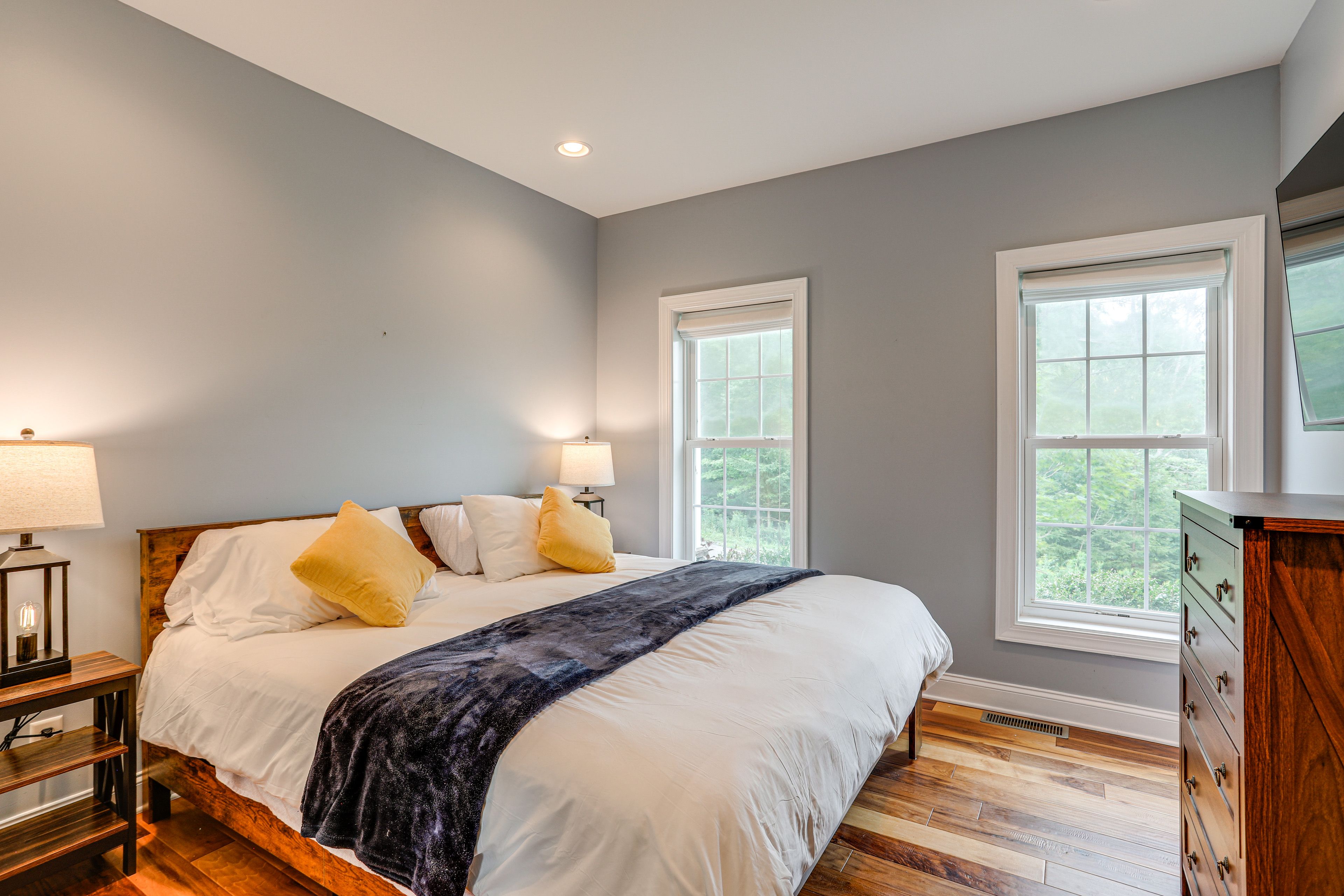 Bedroom 1 | King Bed | Smart TV | Main Level