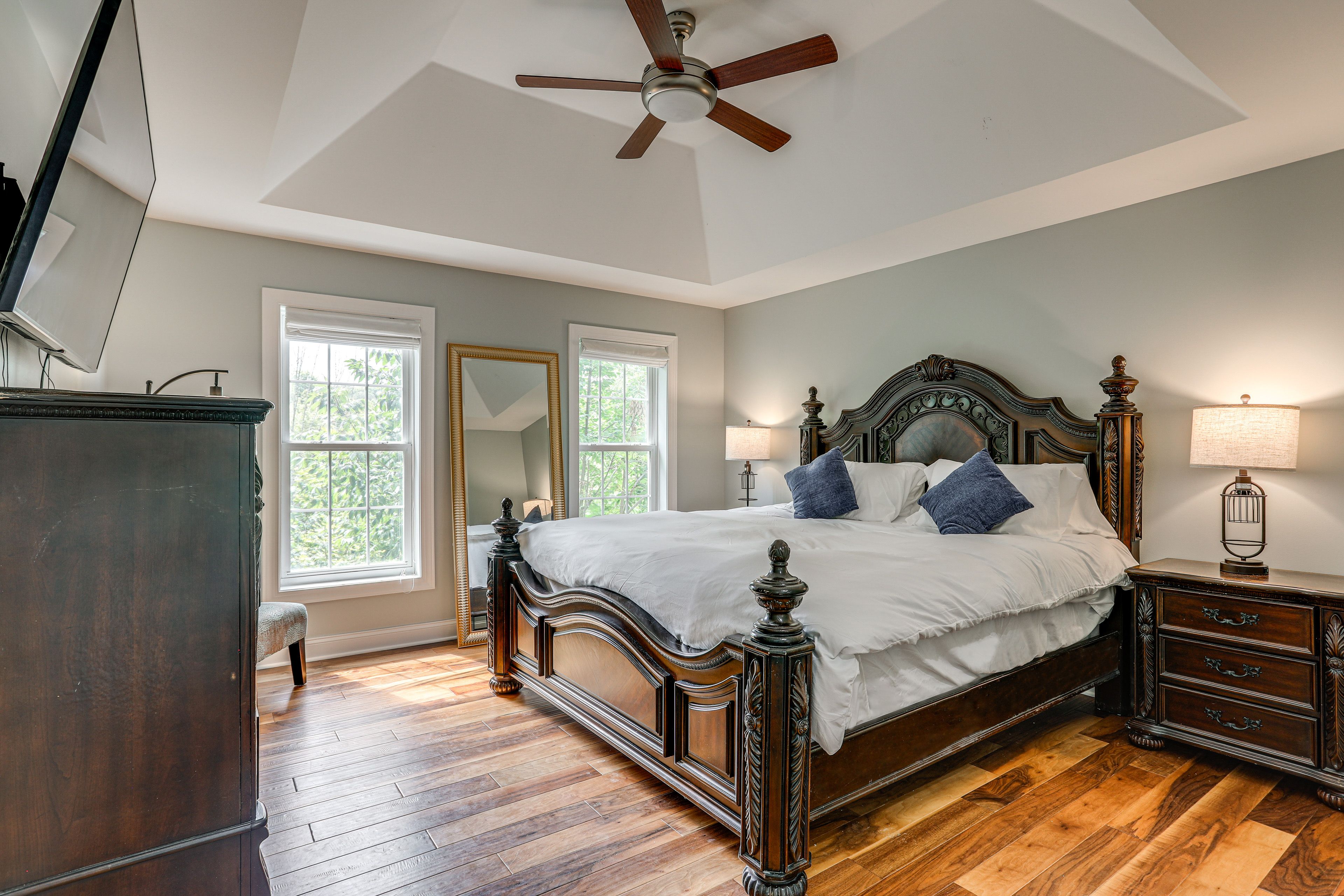 Bedroom 2 | King Bed | Smart TV | En-Suite Bathroom | Upper Level