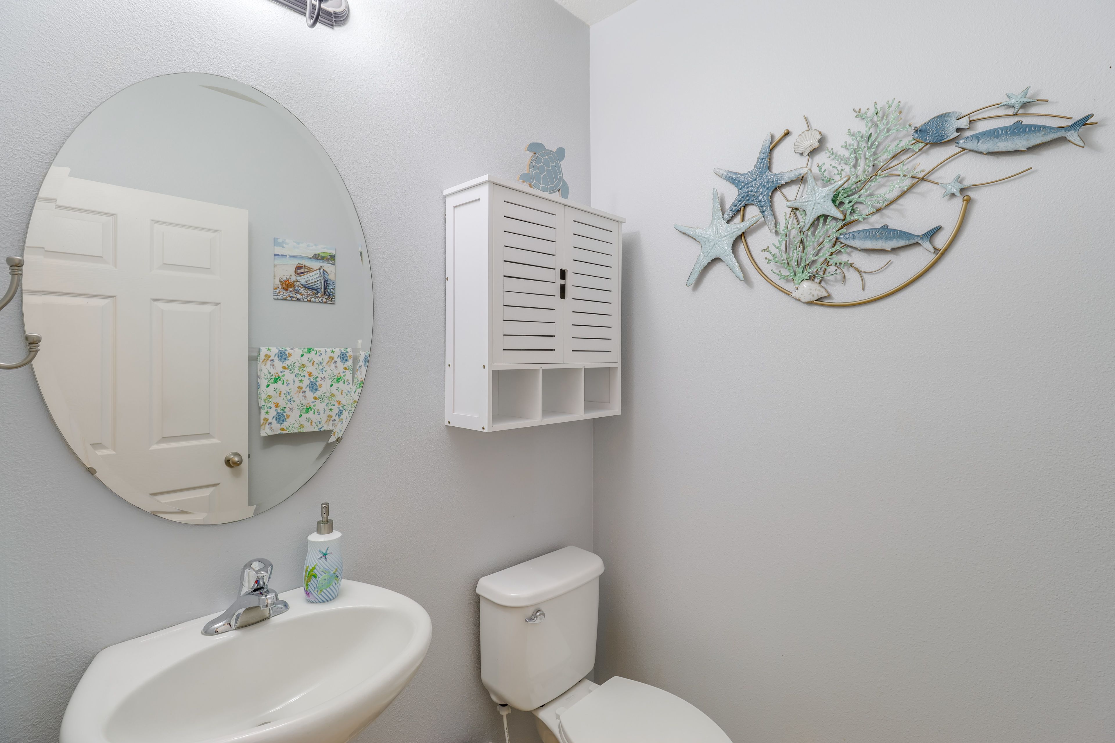 Half Bathroom | 1st Floor