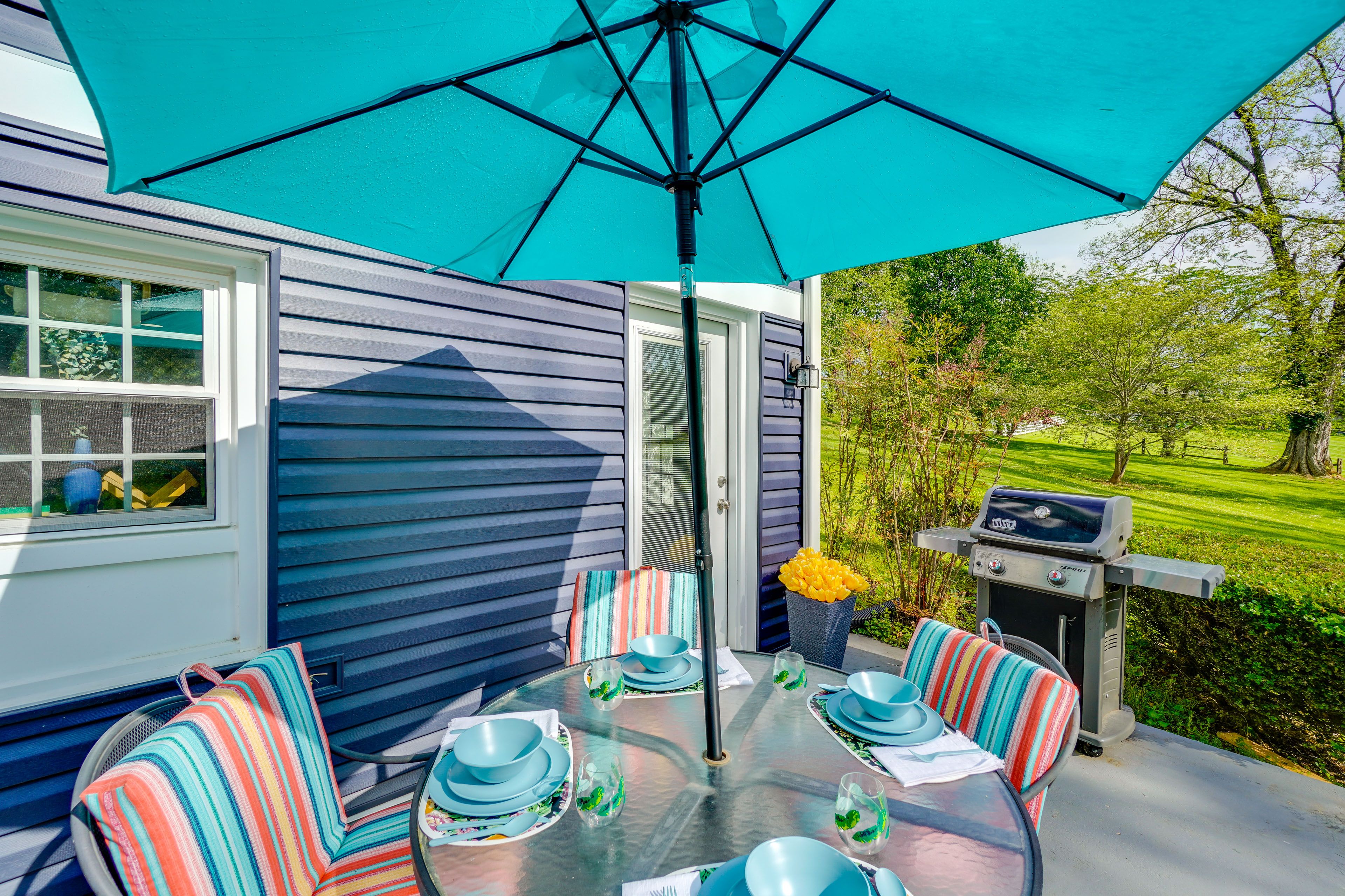 Private Patio | Gas Grill | Outdoor Dining Area