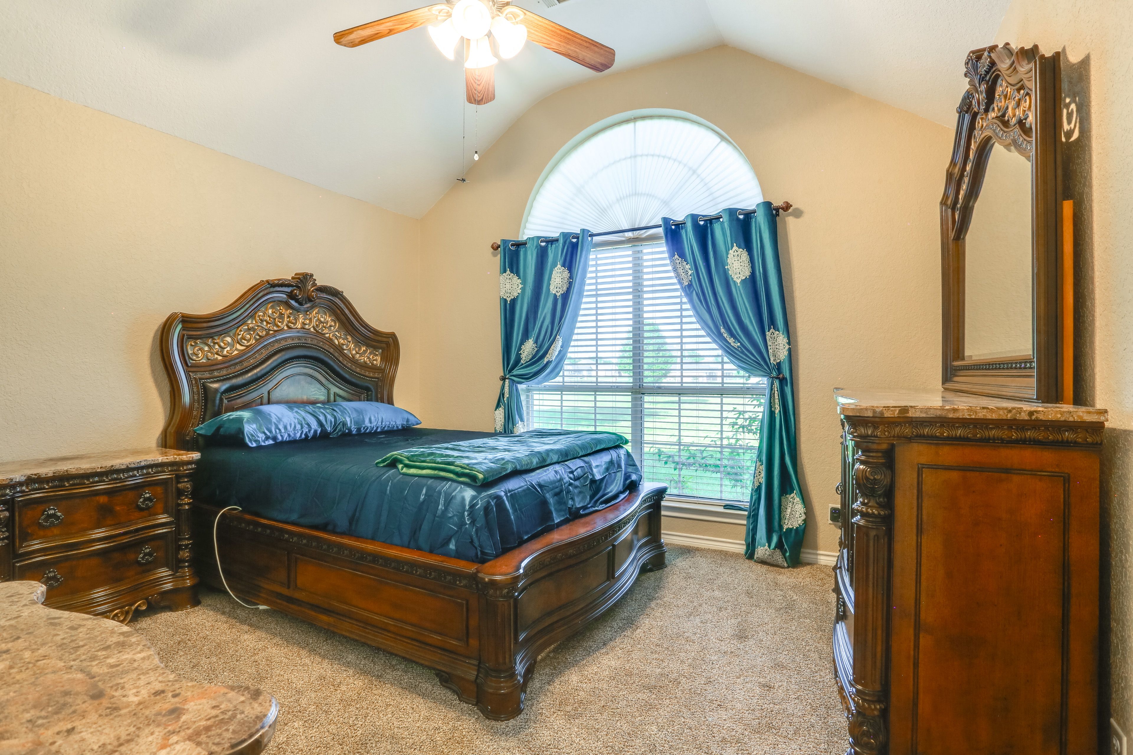Bedroom 3 | Queen Bed