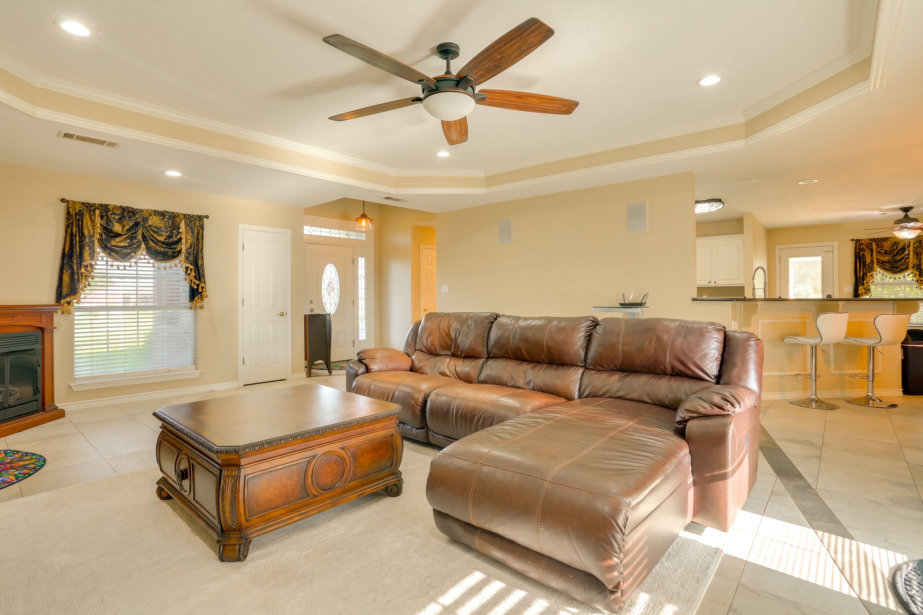 Living Room | Electric Fireplace | Free WiFi