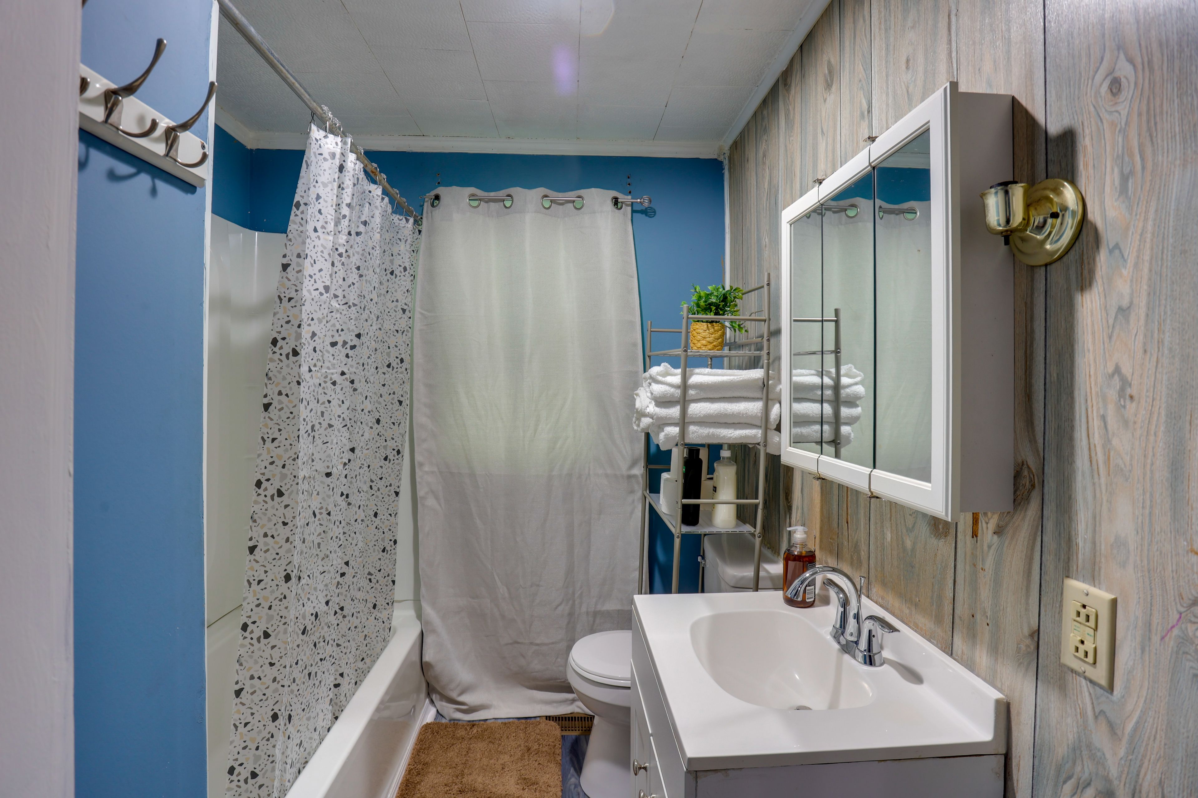Bathroom | Towels Provided